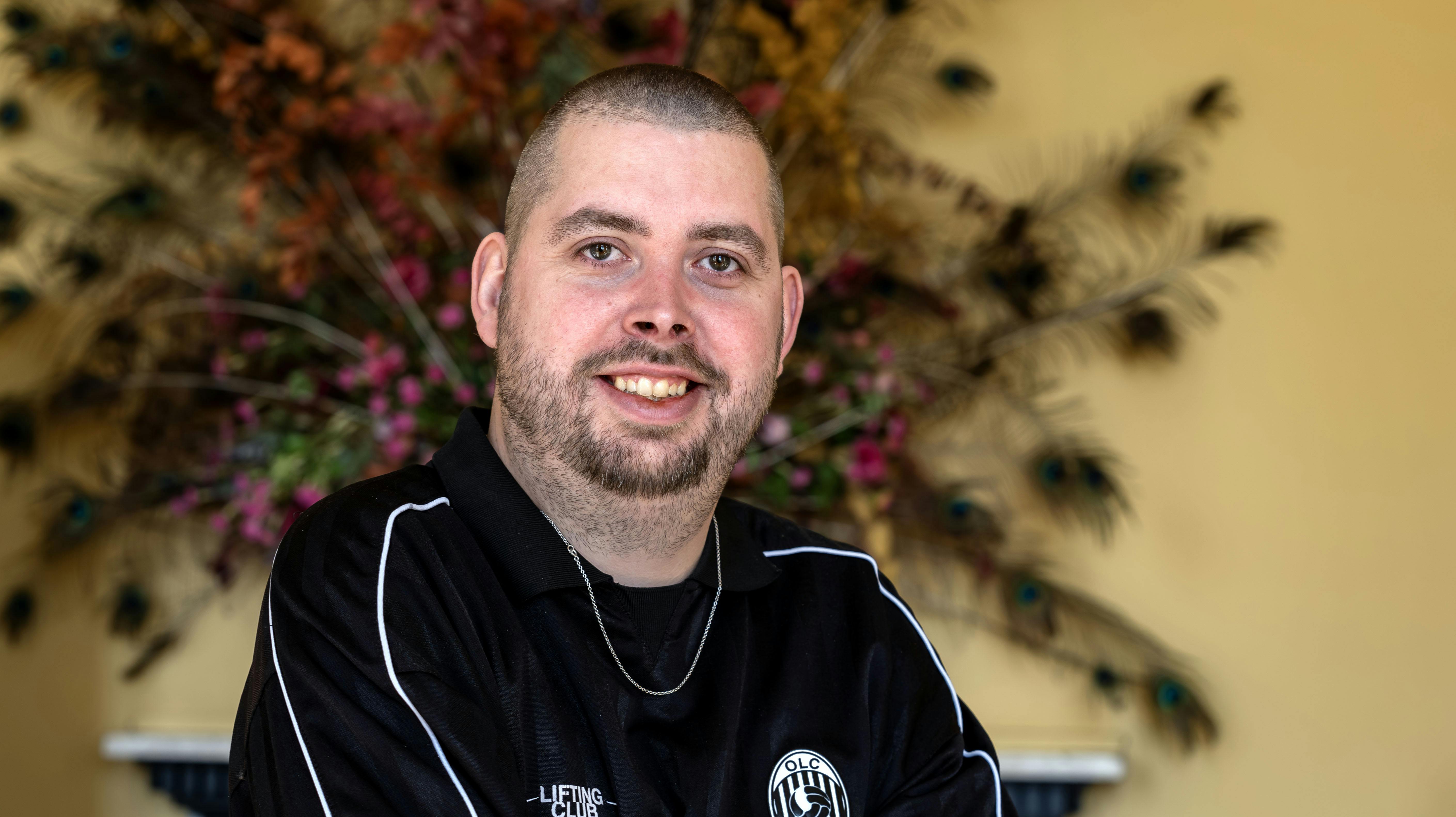 Emil Lange går et spændende halvår i møde med "Forræder" og en masse jobs som dj. Men i privaten sker der også store ting og sager.