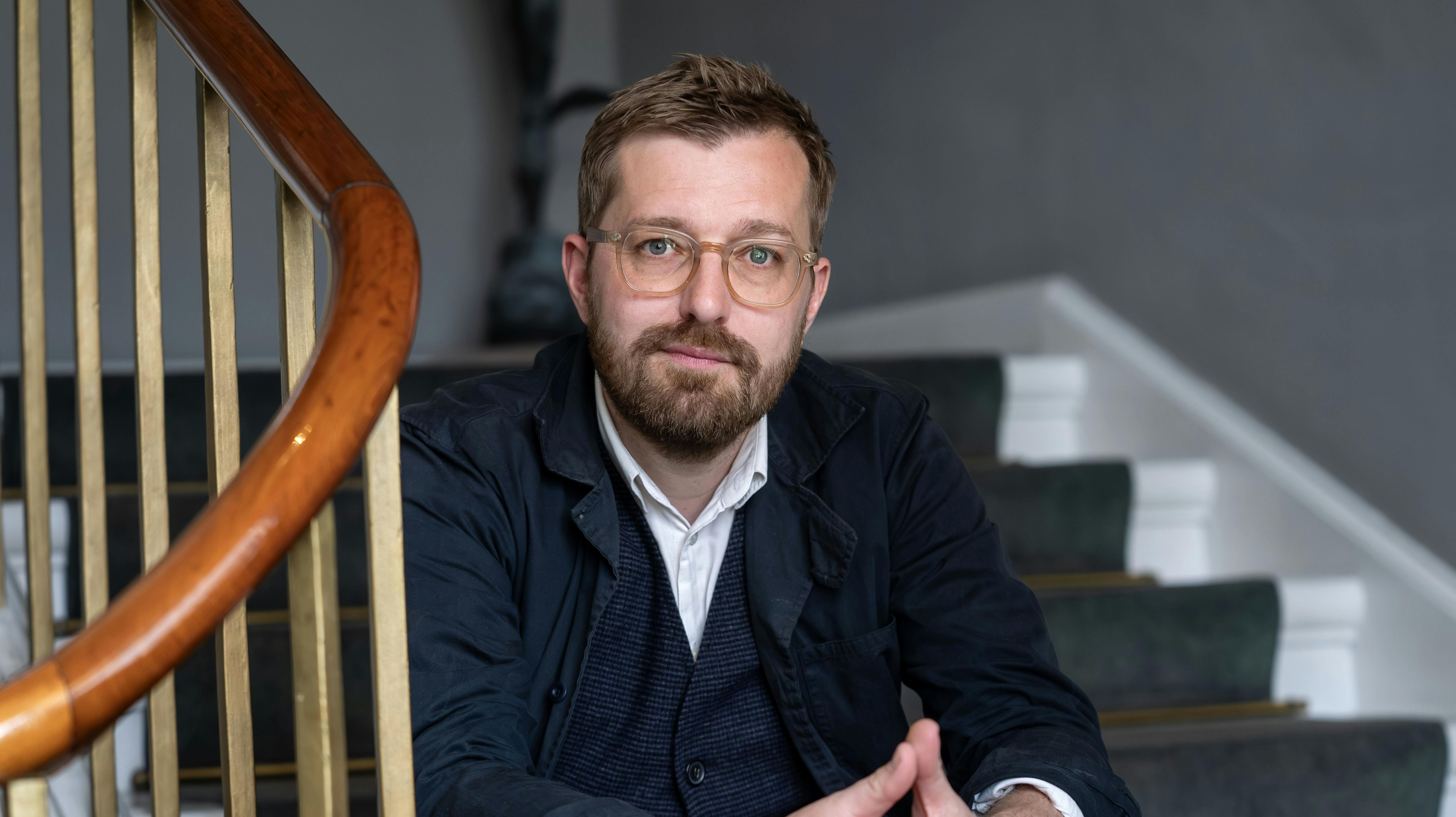 Det var ikke med nerverne i ro, Rasmus Bruun så den nyeste sæson af "Forræder", hvor han selv er med. 