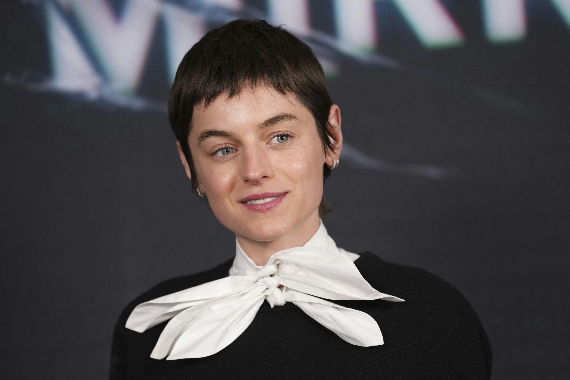 "The Crown"-stjernen Emma Corrin.