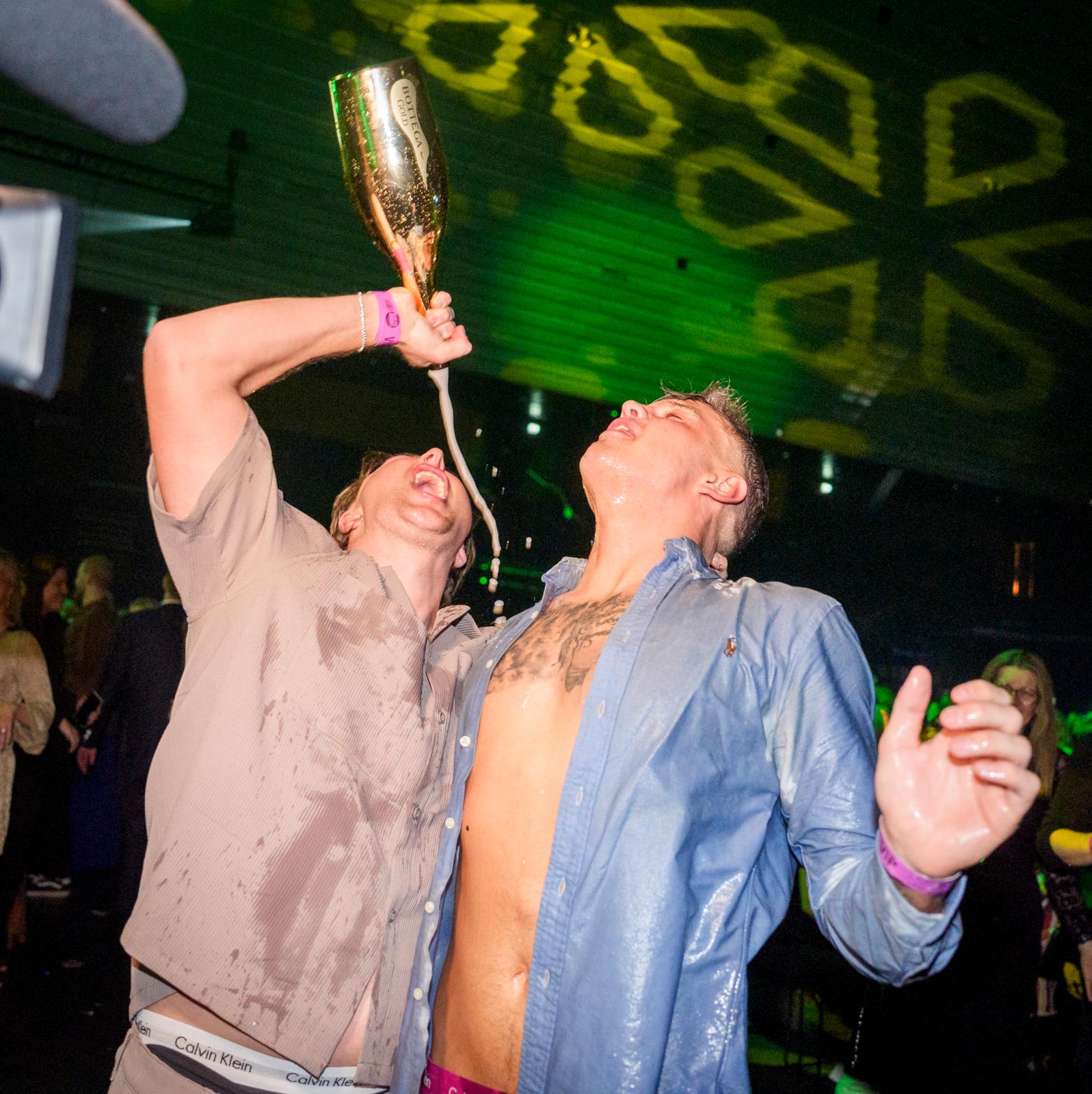  Nikolaj Hvidman og Theis Horndrup endte i en decideret champagnekrig under Reality Awards 2025