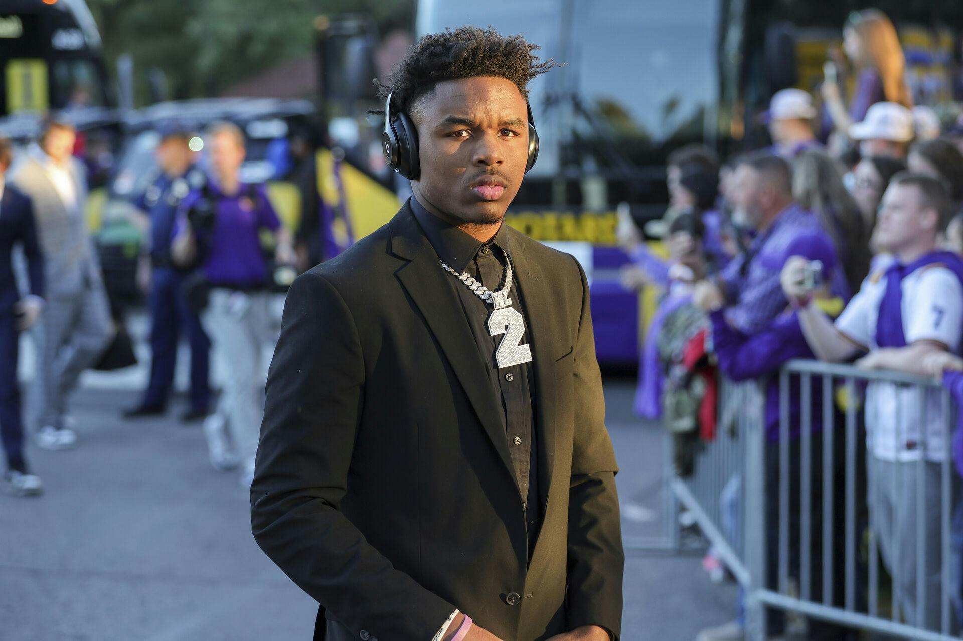 LSU-stortalentet Kyren Lacy var spået en kæmpe karriere i NFL. Men i weekenden blev han fundet død i sin egen bil.