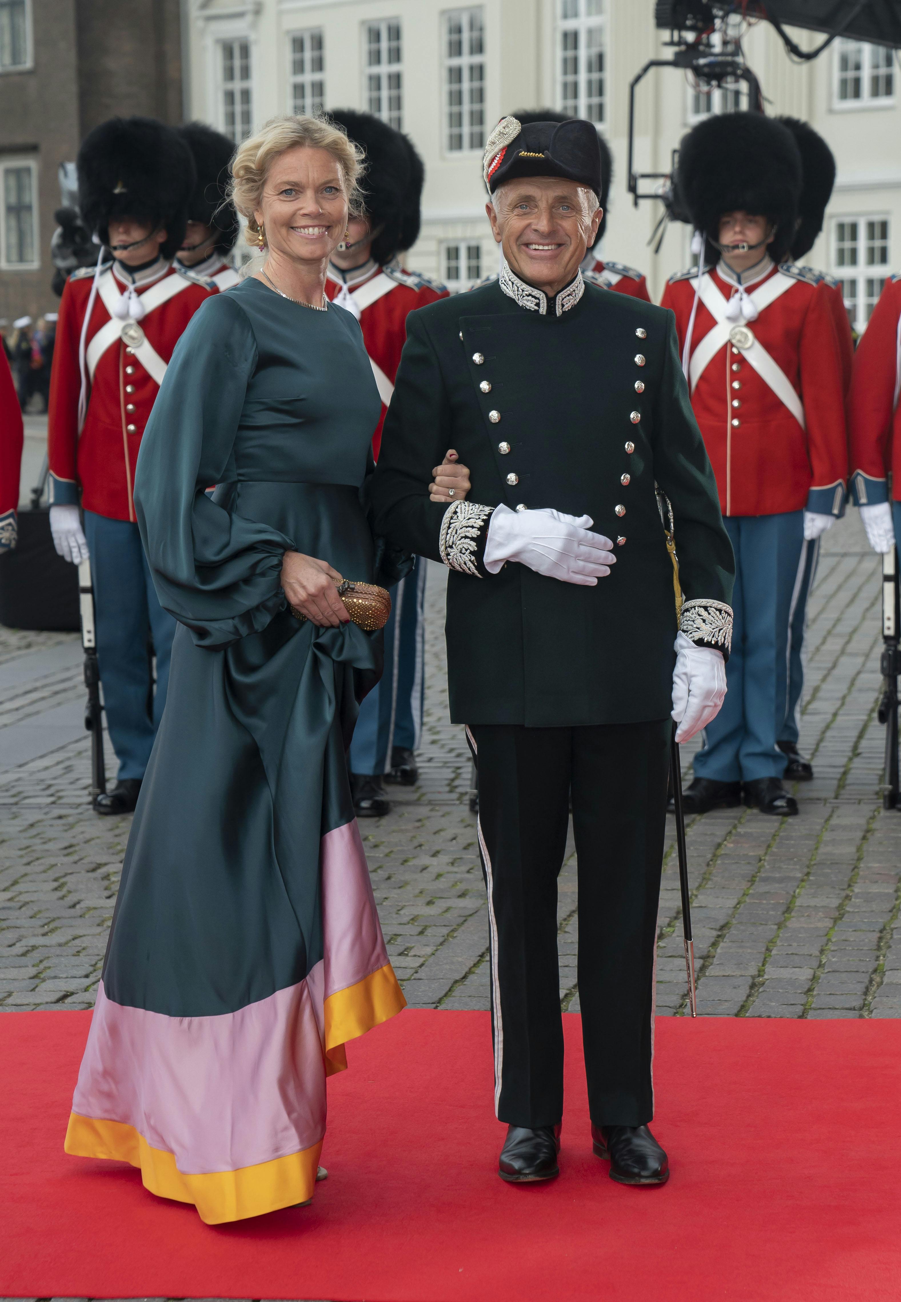 Her ser vi Michael Halbye sammen med sin kone Birgitte Yding under dronningens 50-års fødselsdag.