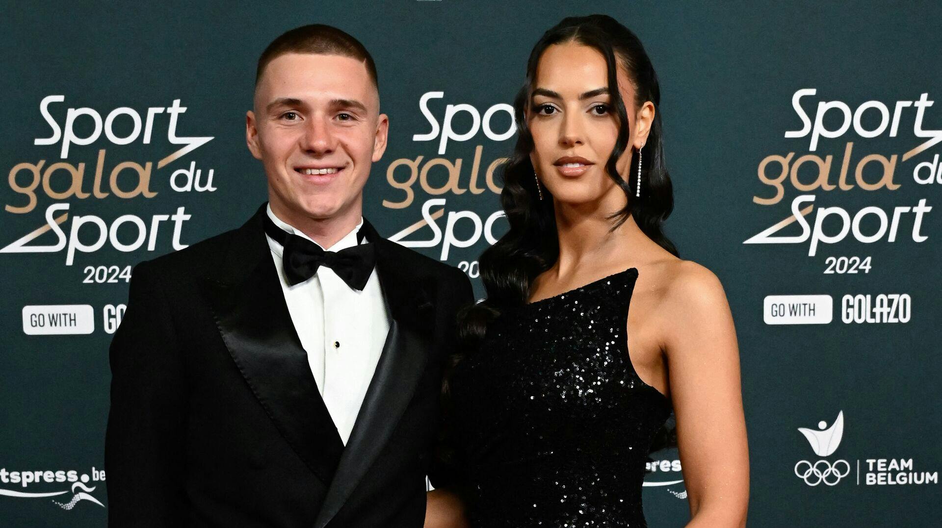 Remco Evenepoel og konen Oumi Rayane.