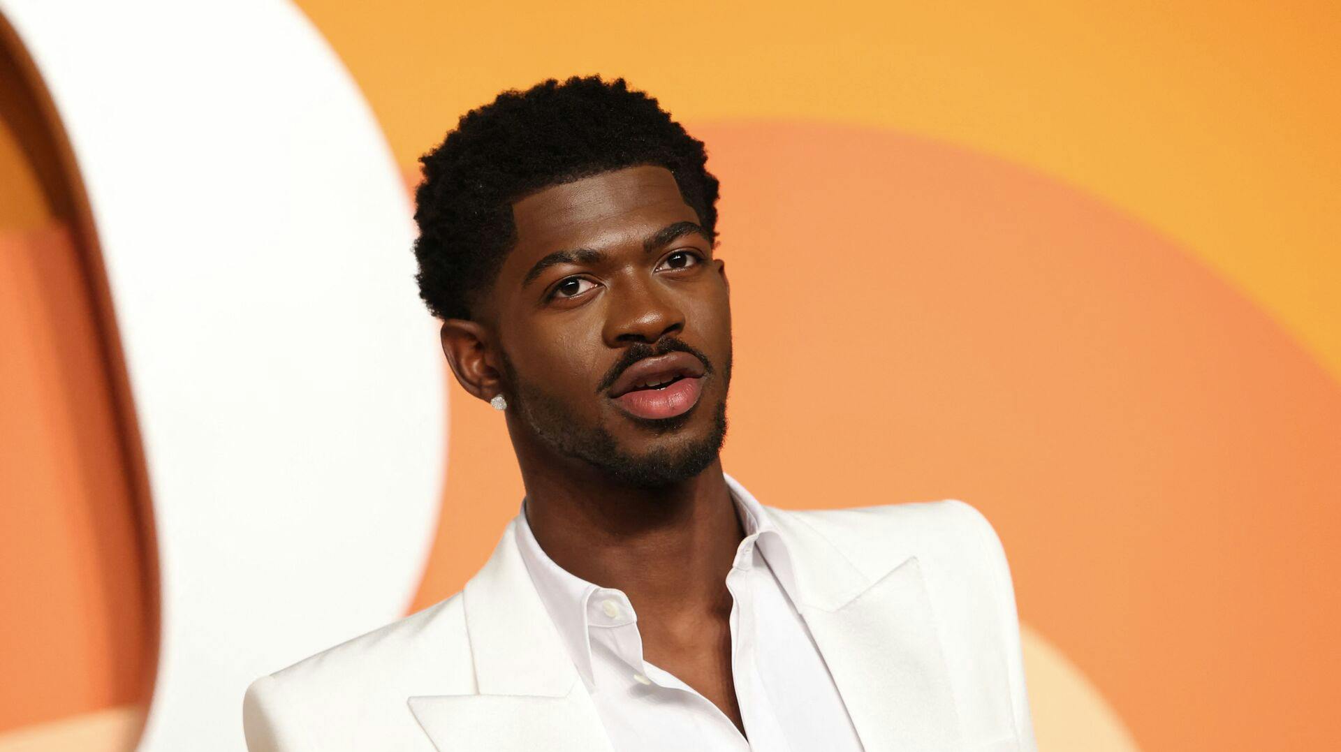 Lil Nas X er blevet indlagt på hospitalet. Det fortæller han på Instagram.