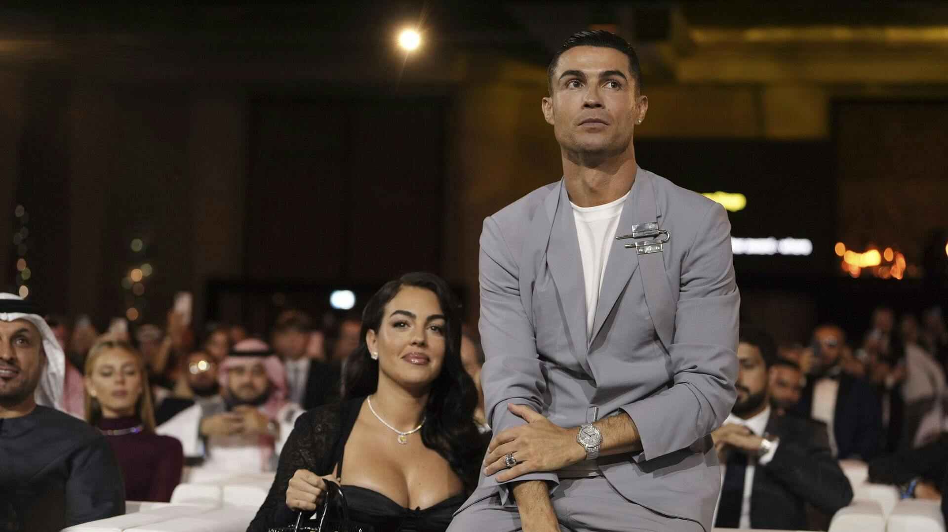 Nok en gang puster Georgina Rodriguez til rygterne om, at Cristiano Ronaldo har været på knæ.