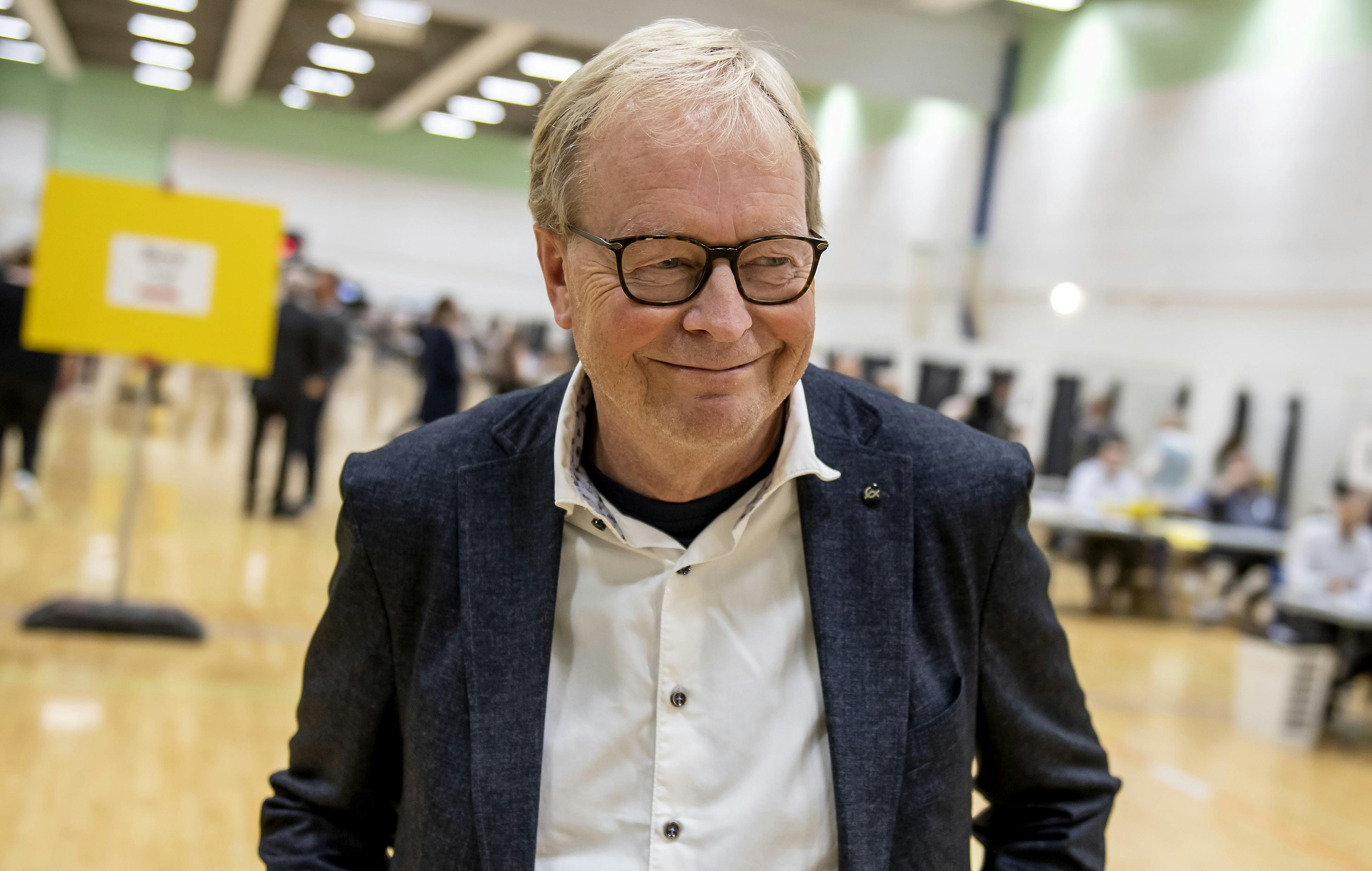 Borgmester Ulrik Wilbæk er lige en tur forbi stadionhallen, et kvarter før valghandlingen udløber. KV21: Valgaften på Viborg Rådhus, tirsdag den 16. november 2021.. (Foto: René Schütze/Ritzau Scanpix)