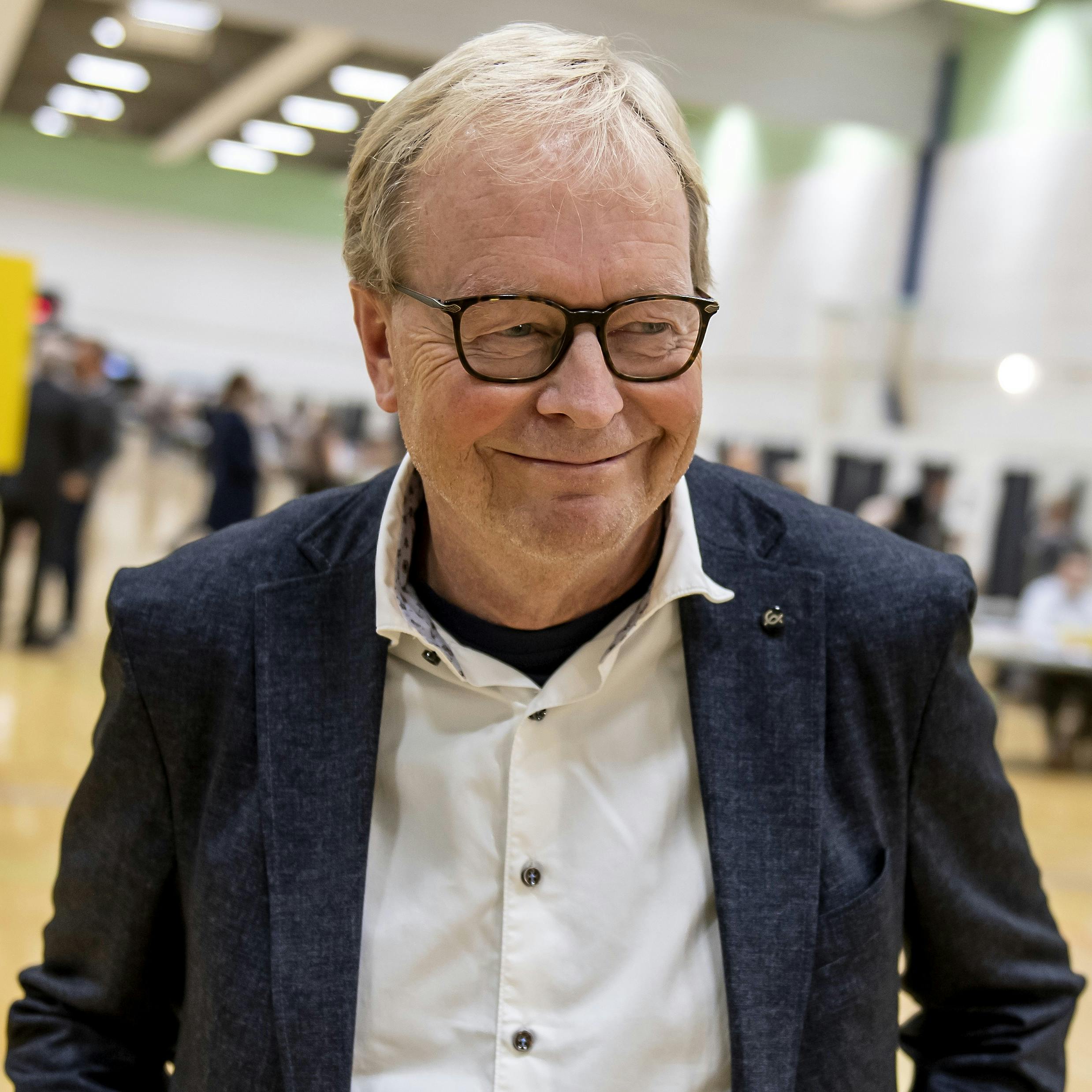 Borgmester Ulrik Wilbæk er lige en tur forbi stadionhallen, et kvarter før valghandlingen udløber. KV21: Valgaften på Viborg Rådhus, tirsdag den 16. november 2021.. (Foto: René Schütze/Ritzau Scanpix)