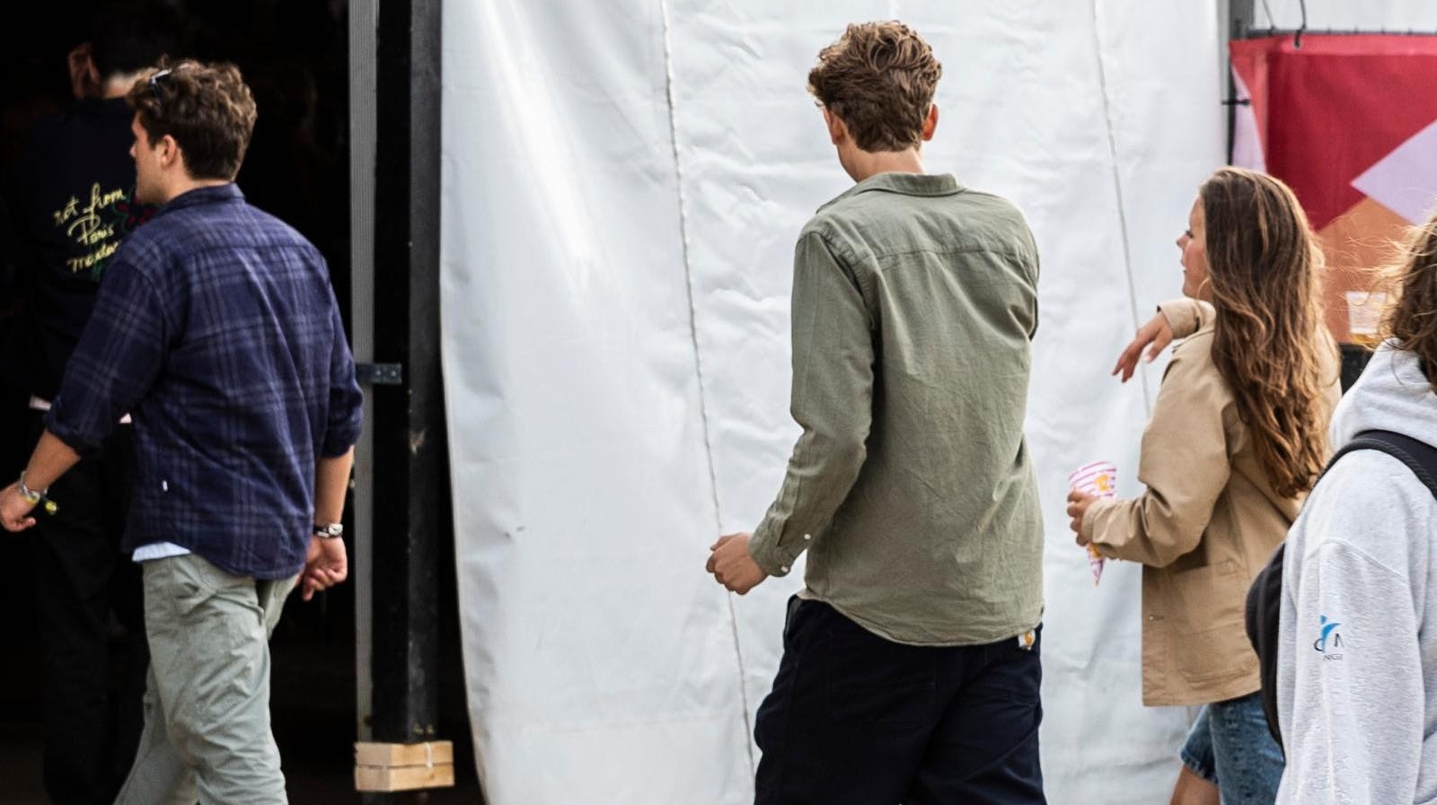 Prinsesse Isabella er glad for fest og farver. Nu skal hun passe ekstra godt på med ikke at lave skandaler.