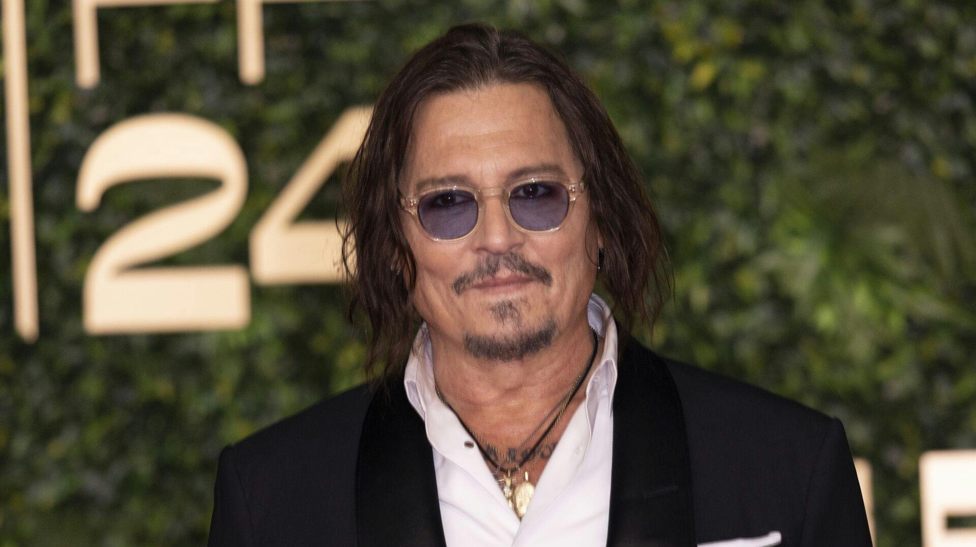 Johnny Depp poses for photographers for the Closing Ceremony red carpet during the Red Sea International Film Festival in Jeddah, Saudi Arabia, Thursday, Dec. 12, 2024. (Photo by Joel C Ryan/Invision/AP)