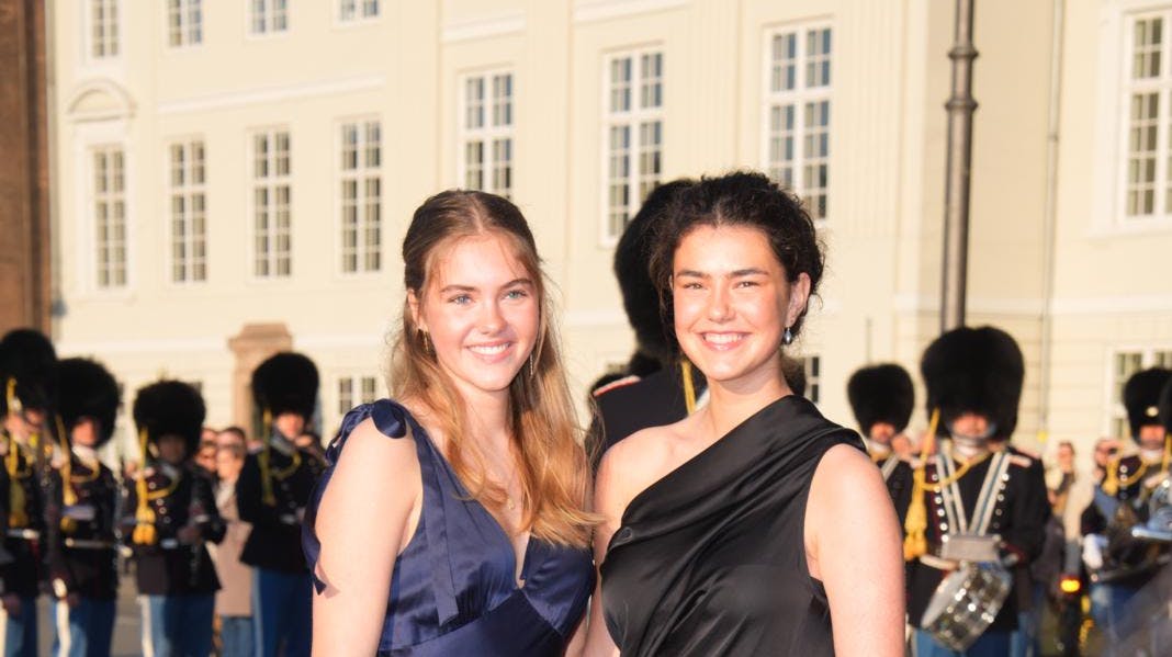 Prinsesse Isabellas to veninder, Filippa Schytz og Marina Agersnap Scheel, var også med til festen. 
