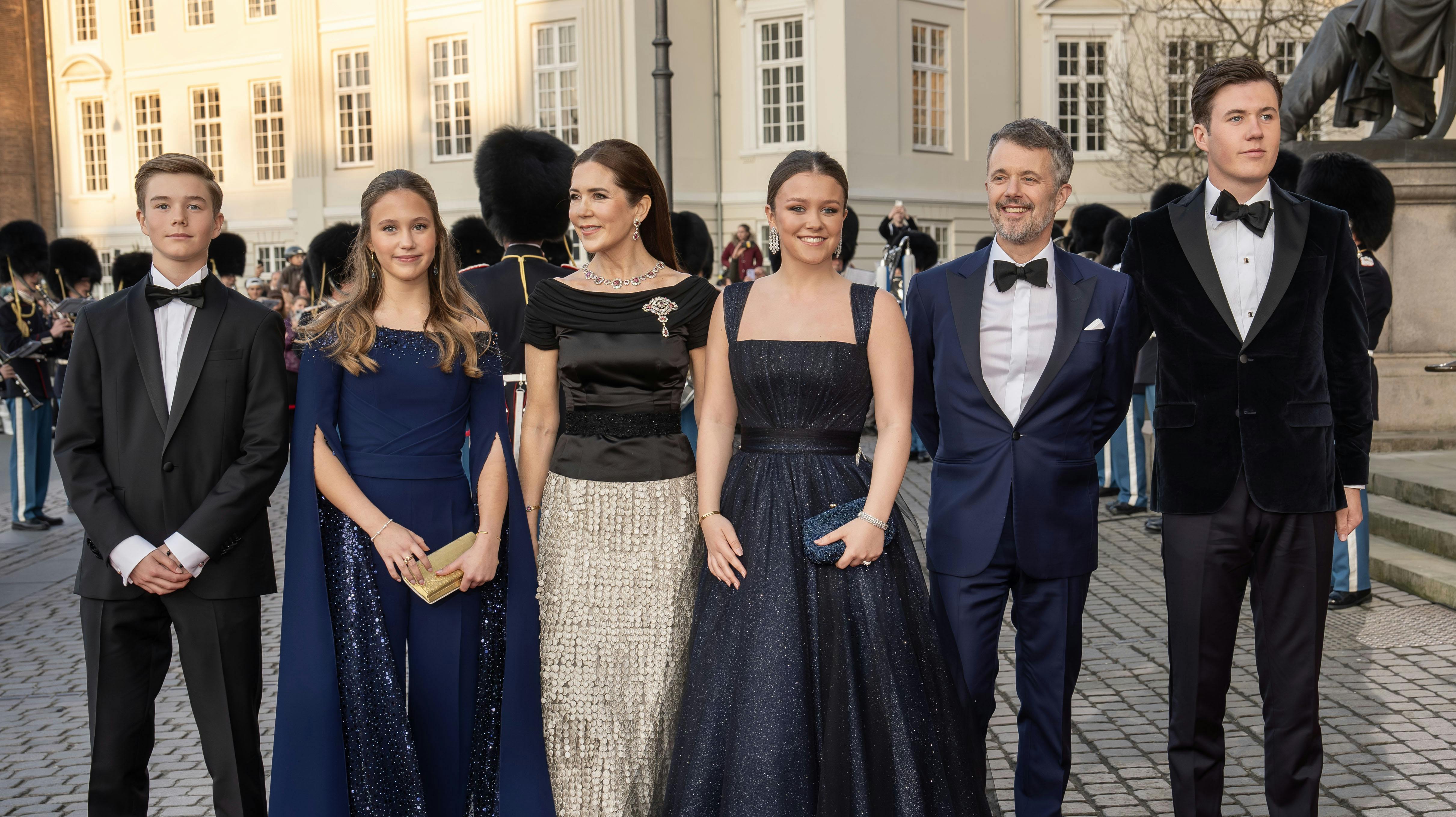 Kong Frederik skal være med til at markere 80-året for atombomberne i Hiroshima og Nagasaki. Det skriver kongehuset på sin hjemmeside.