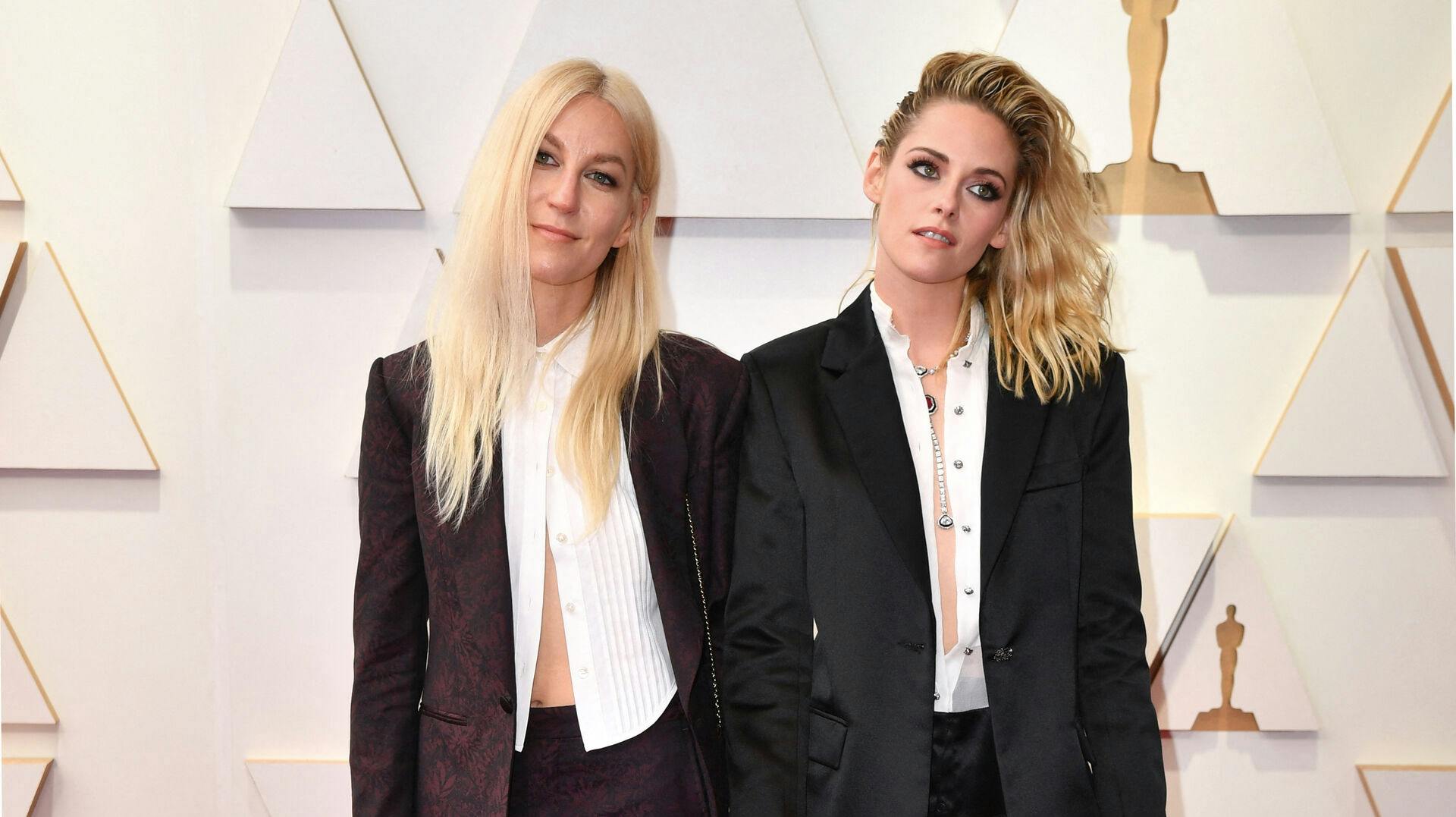 Kristen Stewart og Dylan Meyer blev forlovet i 2021. Nu er de endelig blevet gift.