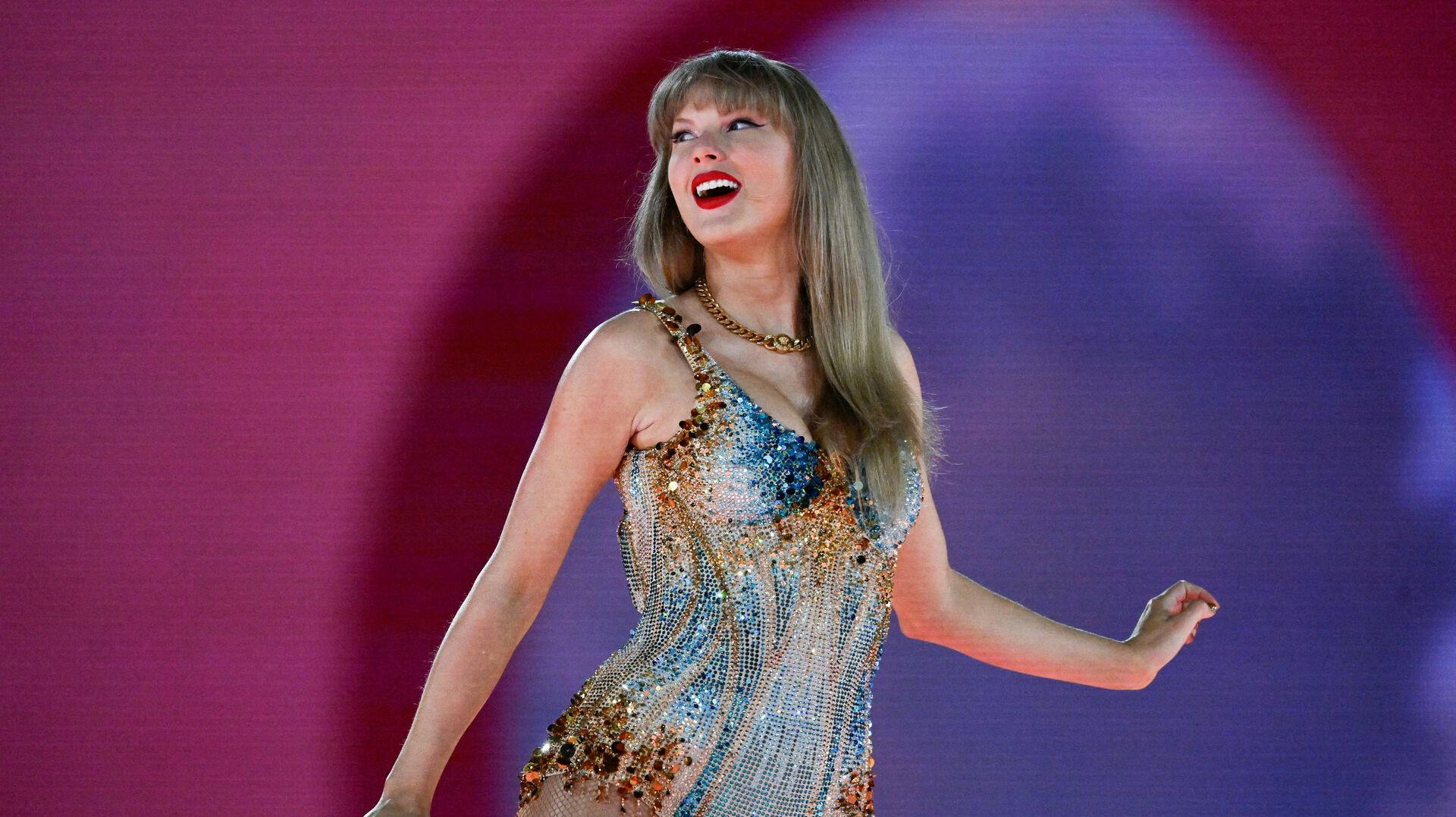 FILE PHOTO: Taylor Swift performs as her record-breaking The Eras Tour comes to an end with the first of her three concerts in Vancouver, British Columbia, Canada December 6, 2024. REUTERS/Jennifer Gauthier NO COMMERCIAL OR BOOK SALES/File Photo
