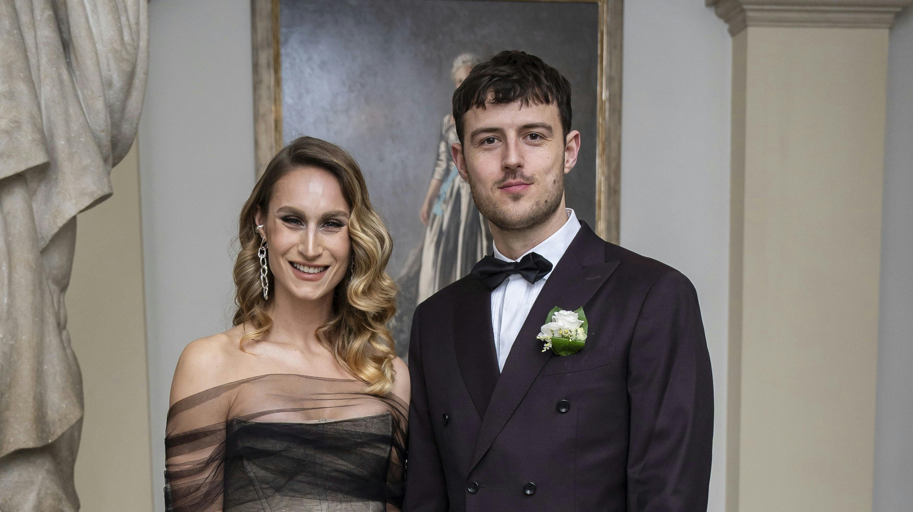 OPGAVE: Kongeparret afholder Aftenselskab for kunst og kultur. POOL 1 A Ankomster i Drabantsalen.STED: Christiansborg slot JOURNALIST: Marianne Singer, Ulrik Ulriksen, Jan KörnerFOTOGRAF: © Hanne Juul/ Aller Foto & VideoDATO: 20250228