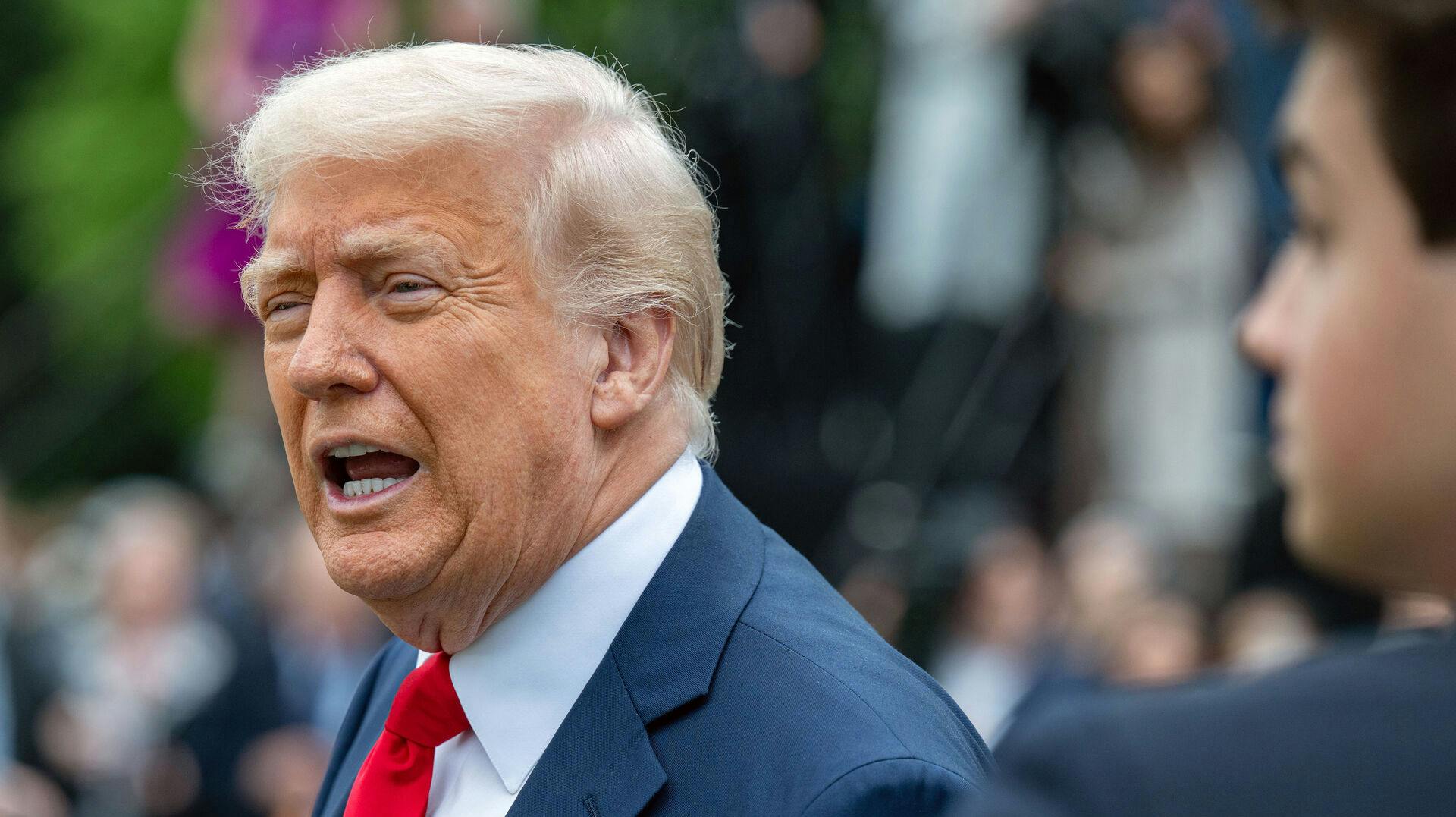 Her er manden, der kan ende med at koste dig, din naboen, familien og resten af Danmark dyrt med hans idé om, hvordan verden burde indrettes. Desværre har han også fået magten til at gøre det meste.