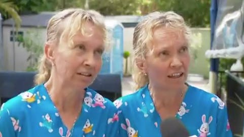 En video af de australske tvillinger Bridgette Powers og Paula Powers bliver lige nu delt vidt og bredt over hele verden – af en ganske påfaldende grund 