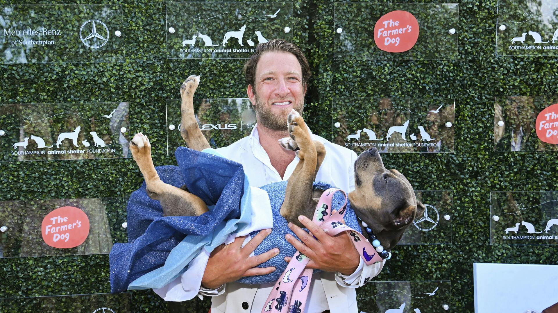 Dave Portnoy er ikke længere single. Sidste år blev han spottet på en date med en mystisk blond kvinde, og det viser sig at være hans nye kæreste.