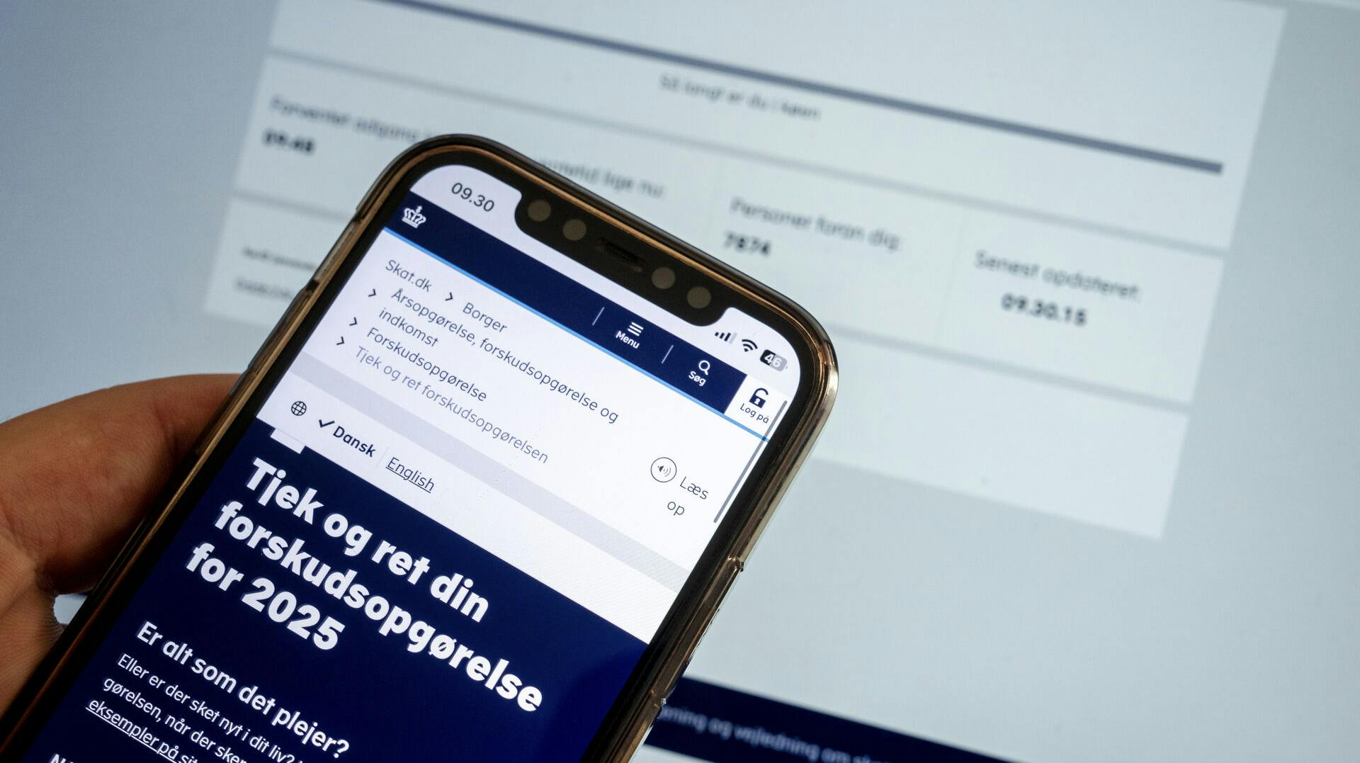 Fredag vil milliarder af kroner ende på danskernes respektive konti. 