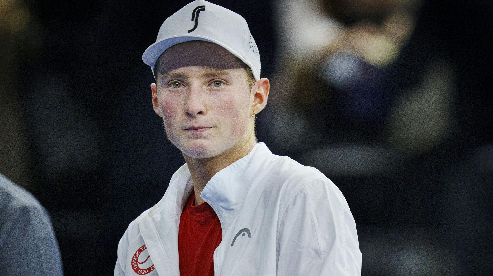 Elmer Møller i kamp for Danmark under Davis Cup. 