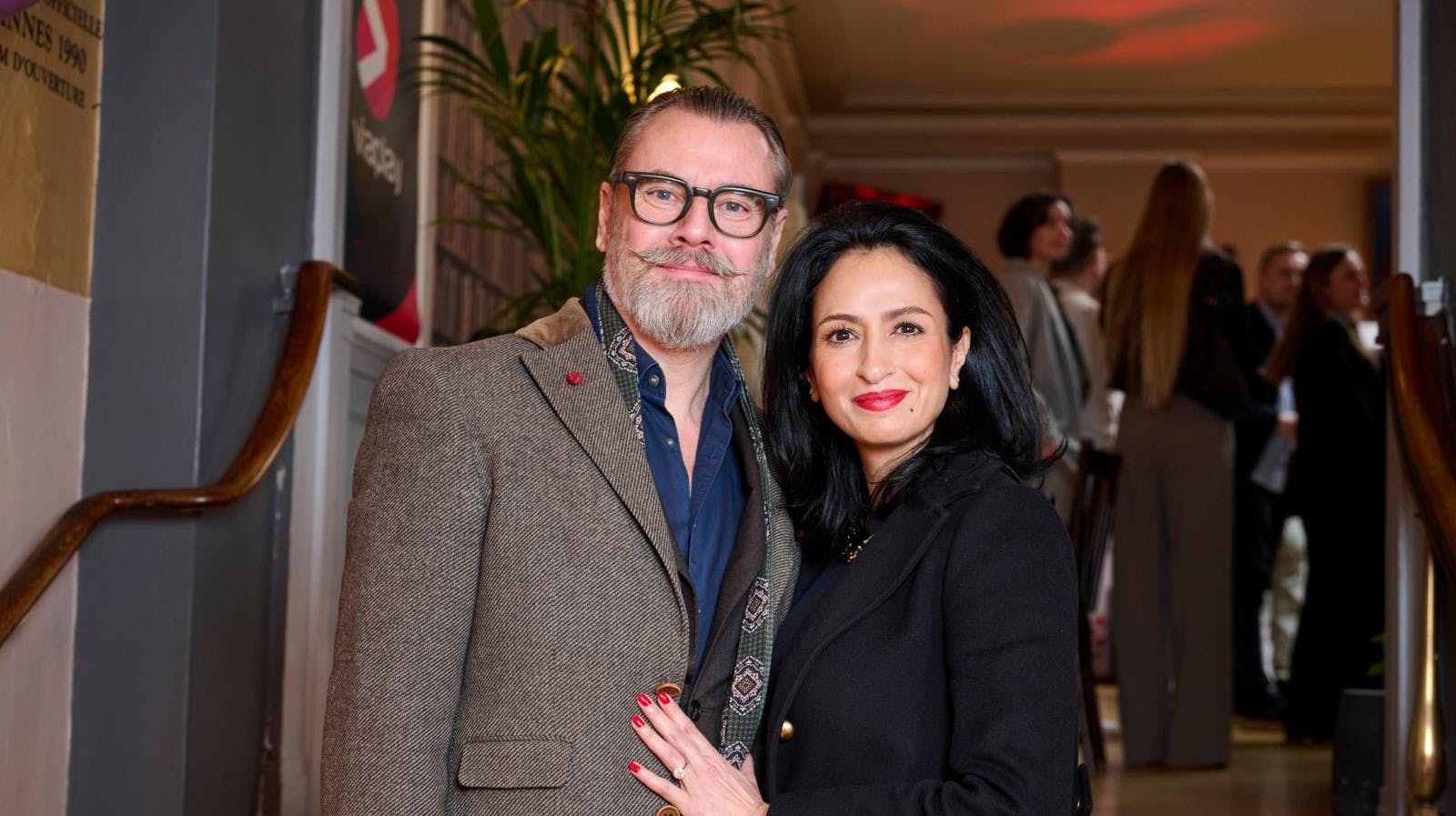 Lars Elbæk, der er en af Danmarks bedst kendte ejendomsmæglere, får nu alvorlig kritik for sit mæglerarbejde.