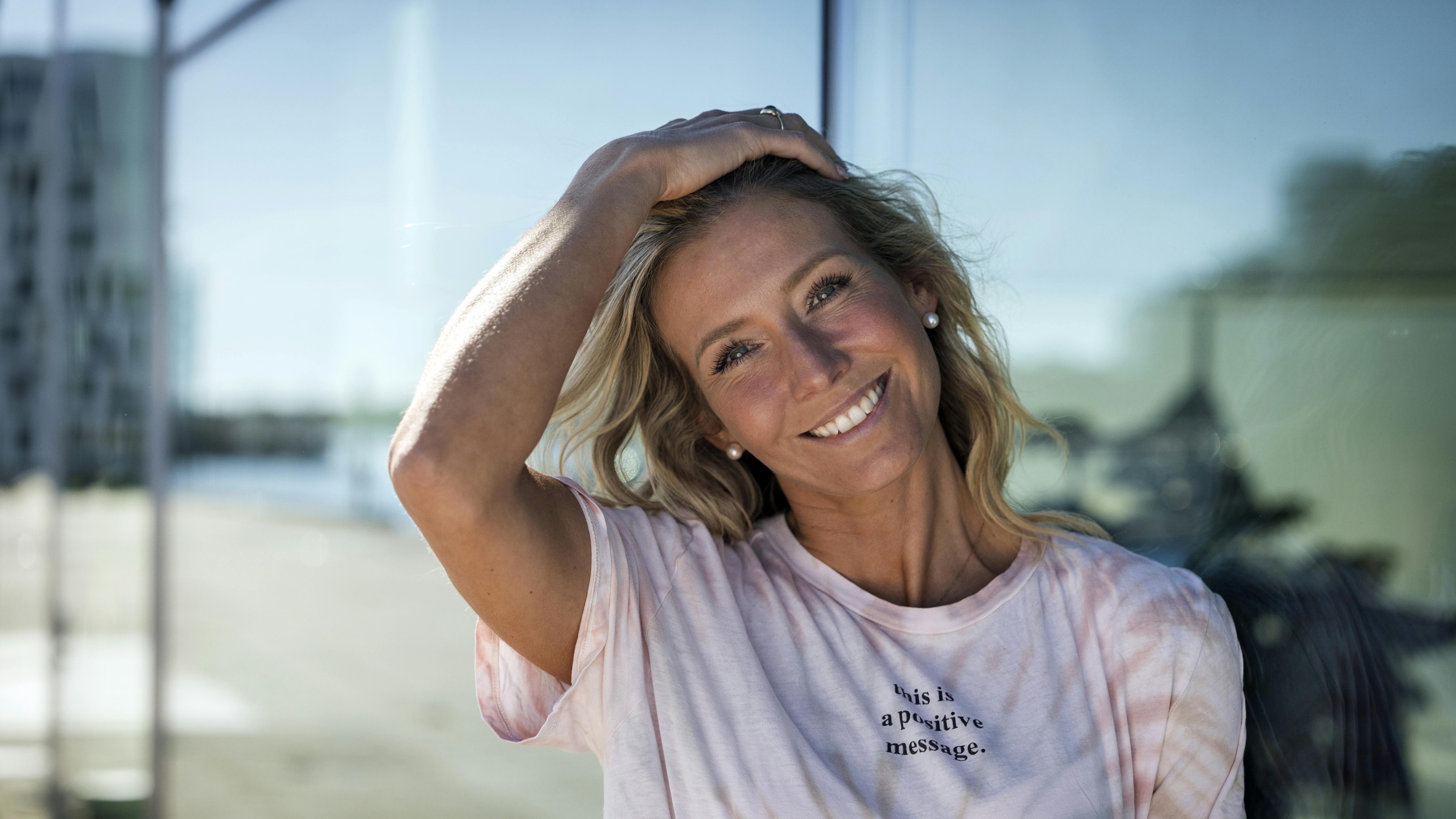 Carla Mickelborg føler, at hendes biologiske ur tikker. Derfor har hun droppet kæresten, som ikke var klar til at blive forælder. Nu overvejer hun at blive solomnor og få barn alene med hjælp fra en donor.