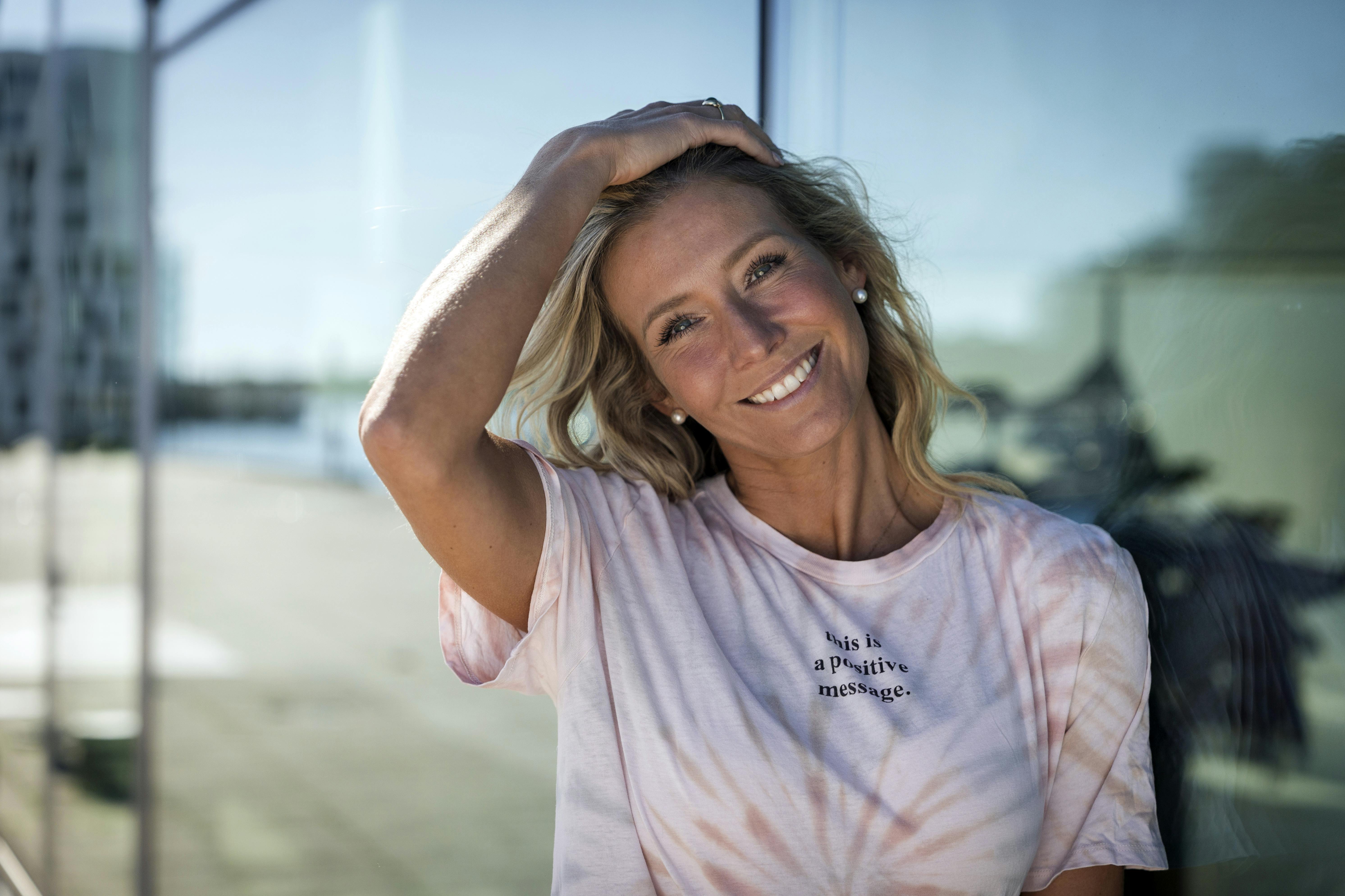 Carla Mickelborg føler, at hendes biologiske ur tikker. Derfor har hun droppet kæresten, som ikke var klar til at blive forælder. Nu overvejer hun at blive solomnor og få barn alene med hjælp fra en donor.