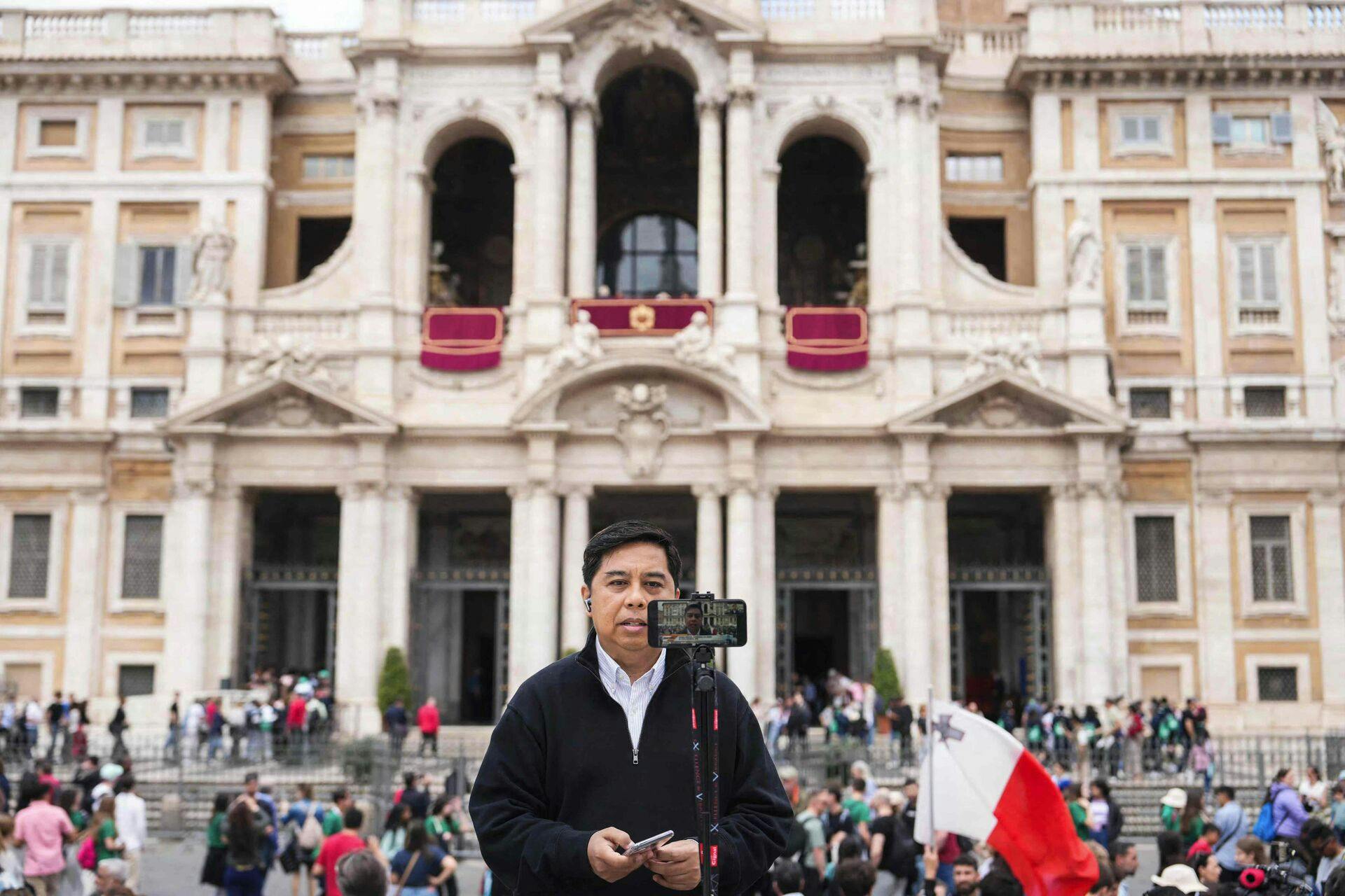 I baggrunden ses kirken, som paven har ønsket at blive begravet i.