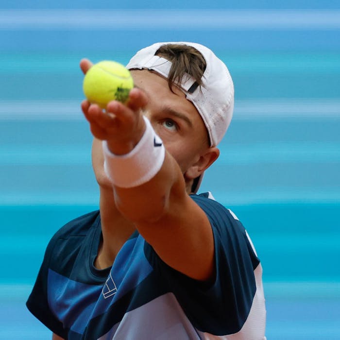 Holger Rune tvinges til at opgive i Madrid: Lårskade stopper danskeren