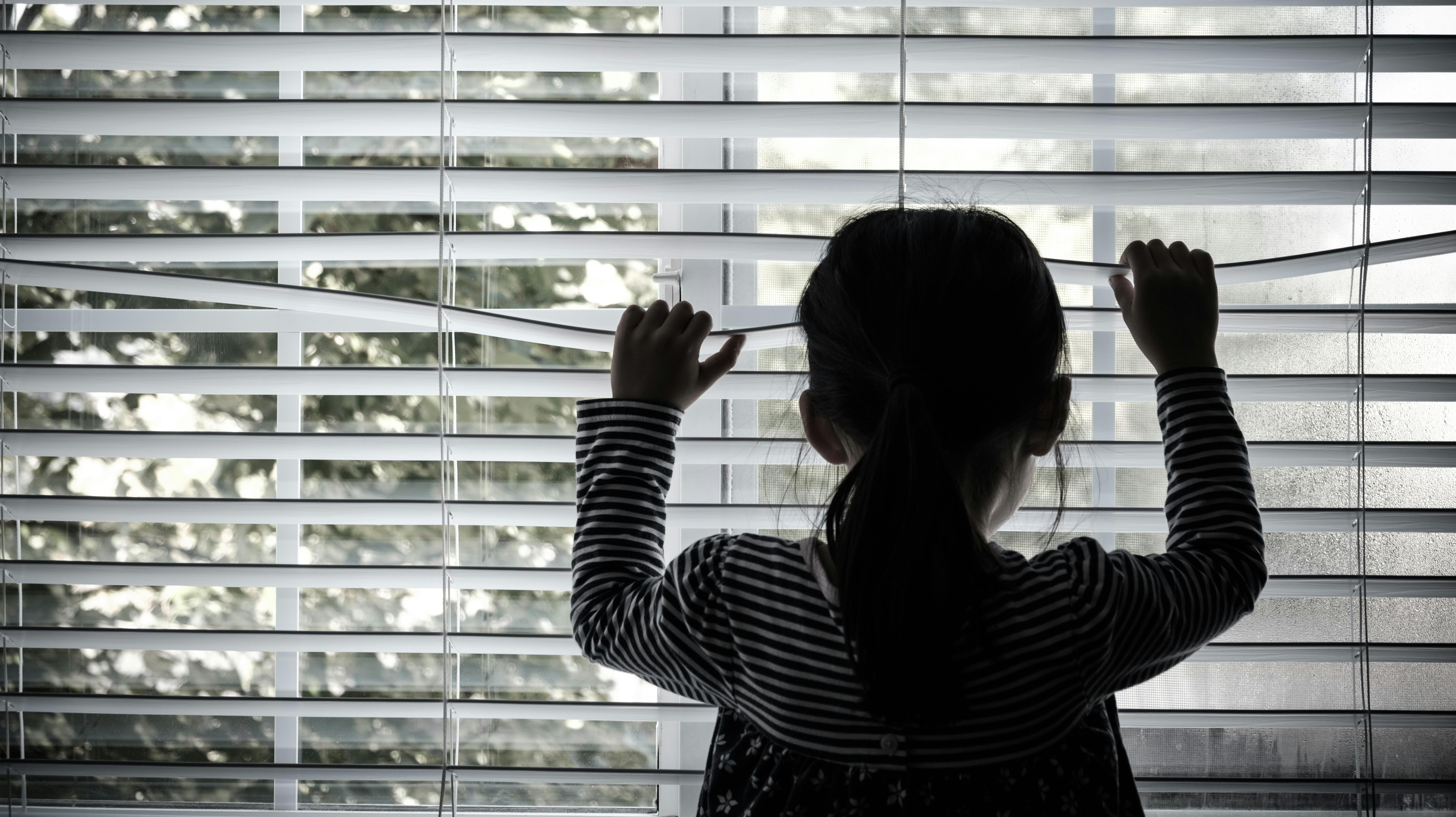 En forælder bør ifølge borgerforslag kunne passe sit syge barn derhjemme, indtil det er raskt igen