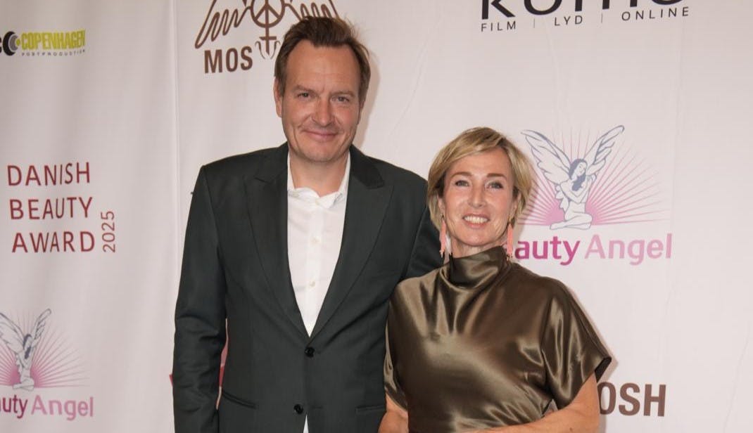 Natasja Crone og Rasmus Tantholdt gæstede Danish Beauty Awards fredag aften.
