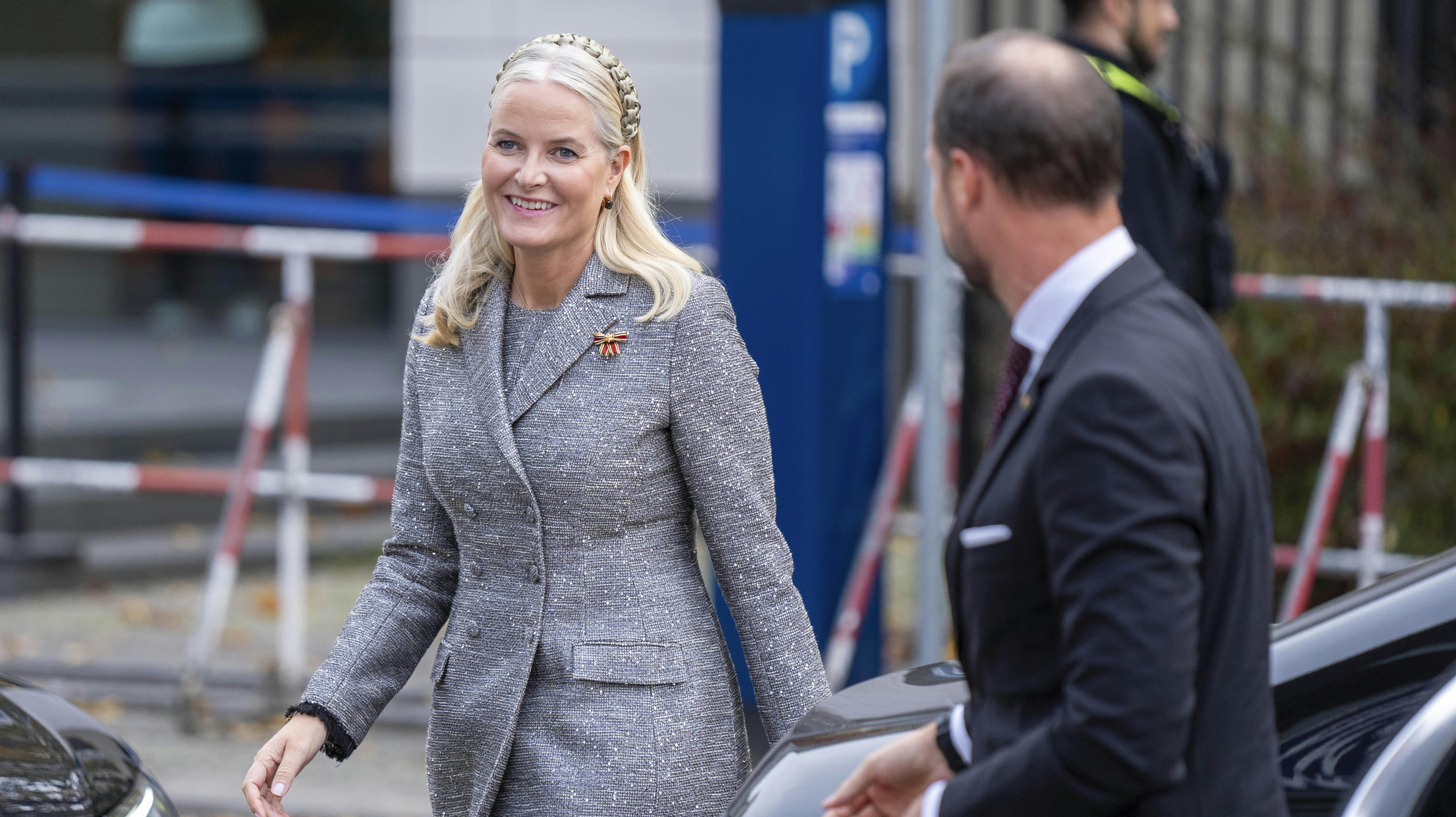 Den norske kronprinsesse får nu kritik for den taske, hun bar, da hun deltog i en frokost tidligere på måneden. 