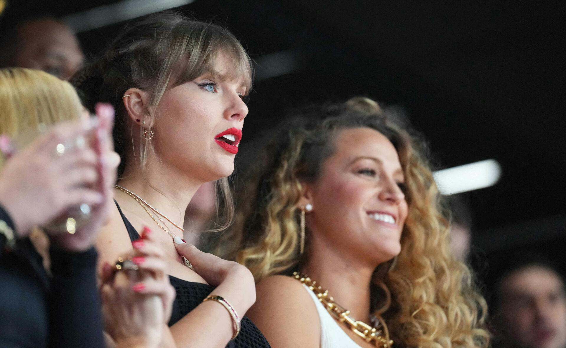 Taylor Swift og Blake Lively var side om side til sidste års Super Bowl.