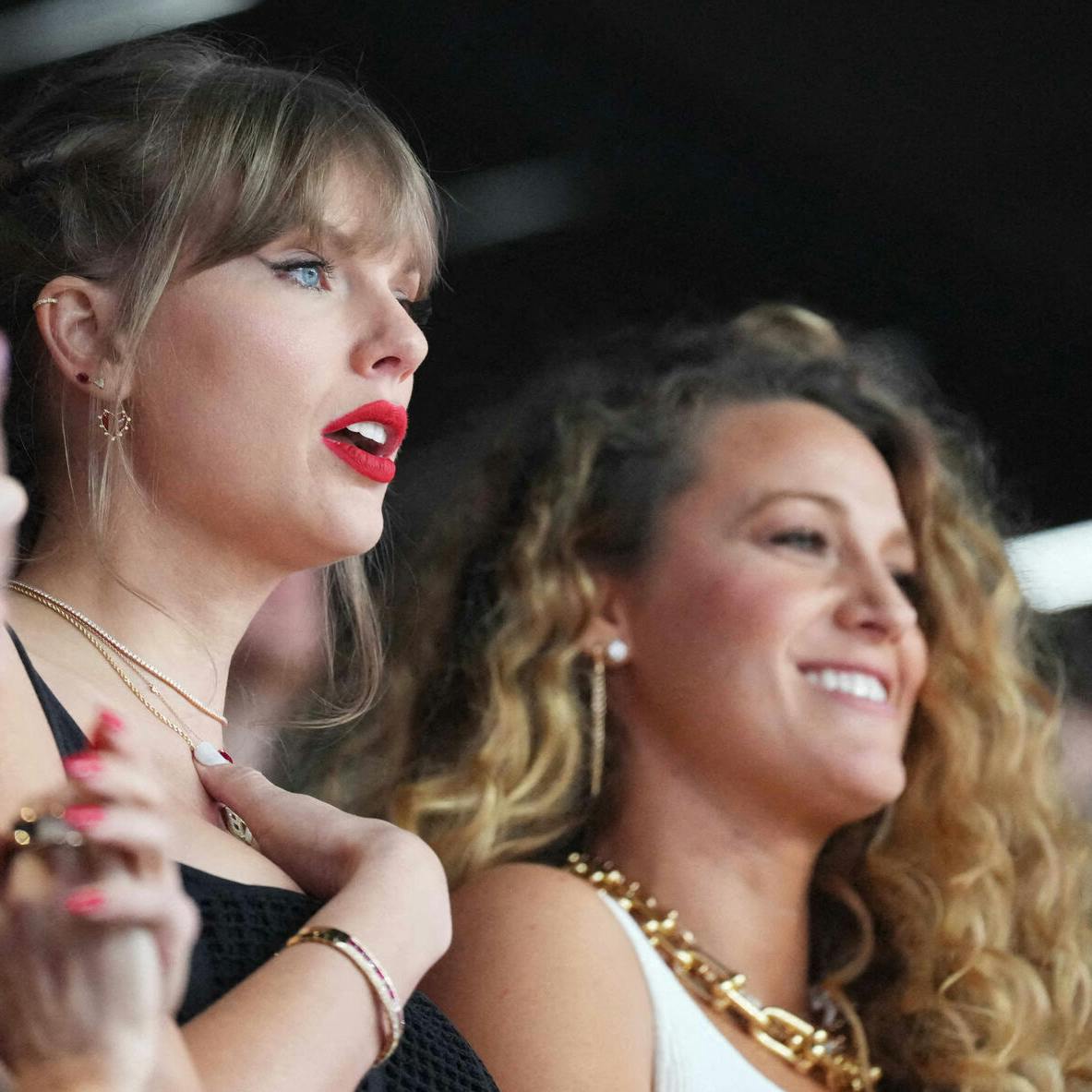 Taylor Swift og Blake Lively var side om side til sidste års Super Bowl.