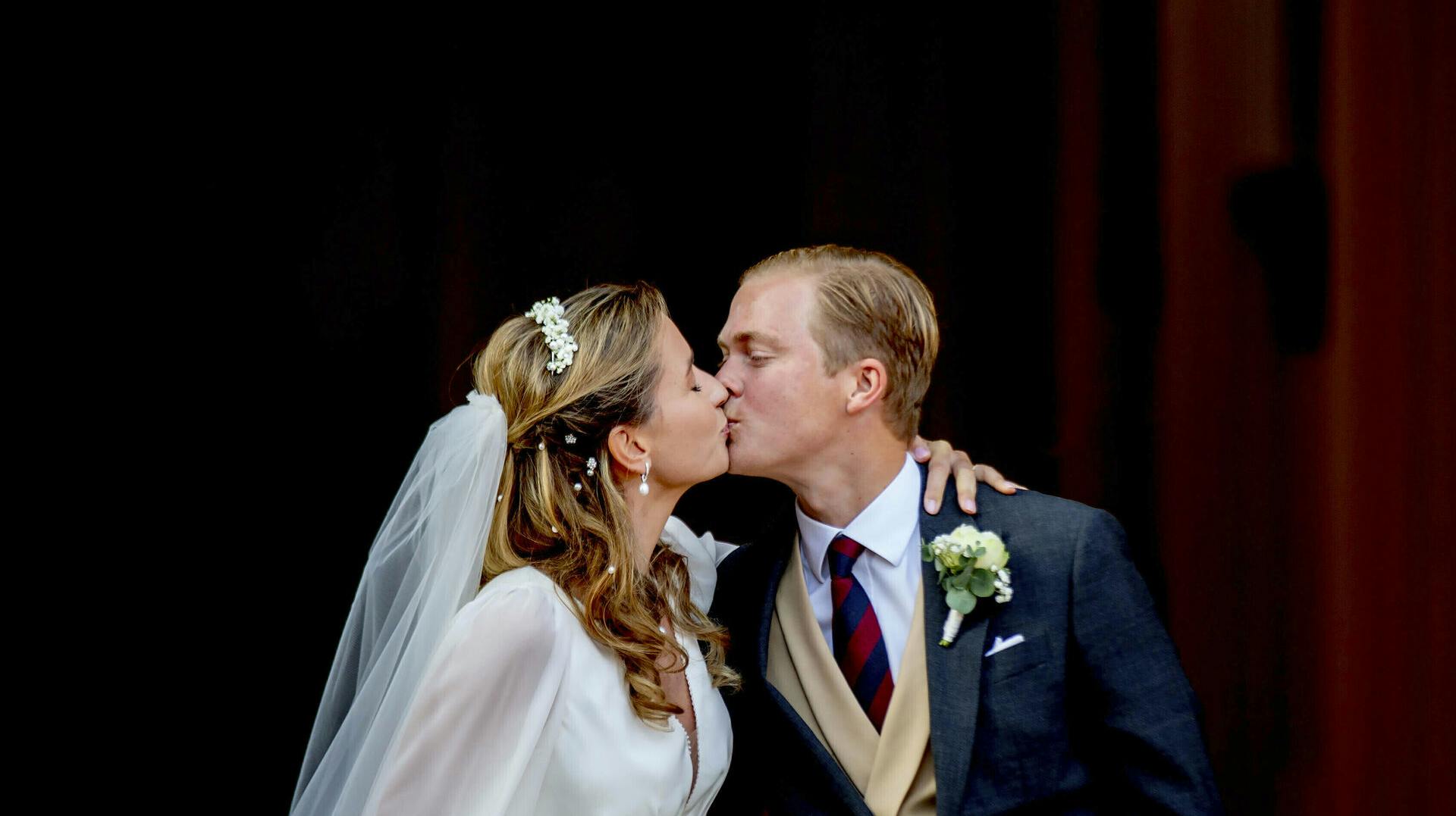 Selv i royale kredse kan der være kort afstand mellem kys og skilsmisse.