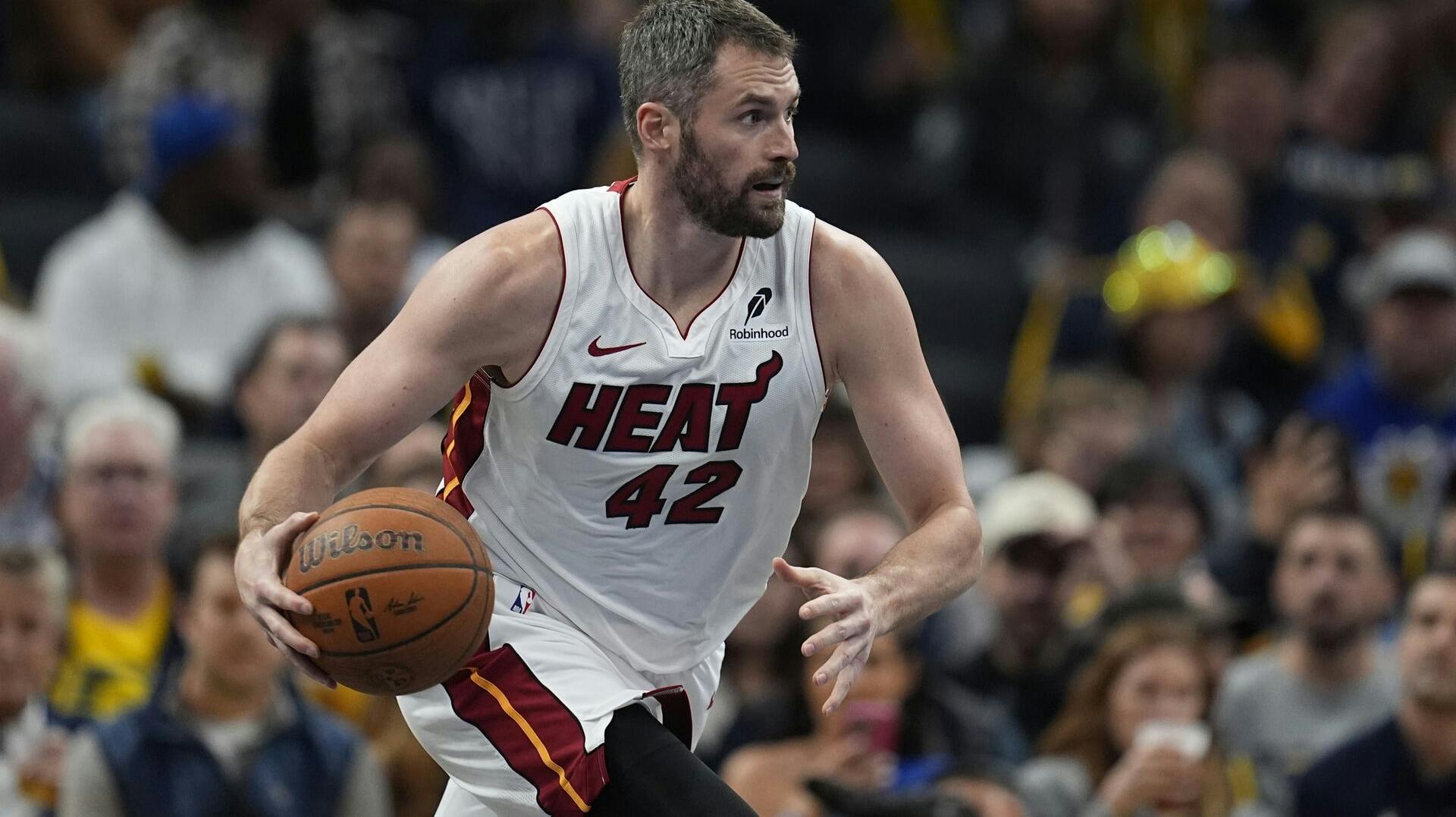 NBA-stjernen Kevin Love har ikke været i aktion på det seneste på grund af "personlige årsager". Nu har han afsløret, at hans far lige er gået bort.