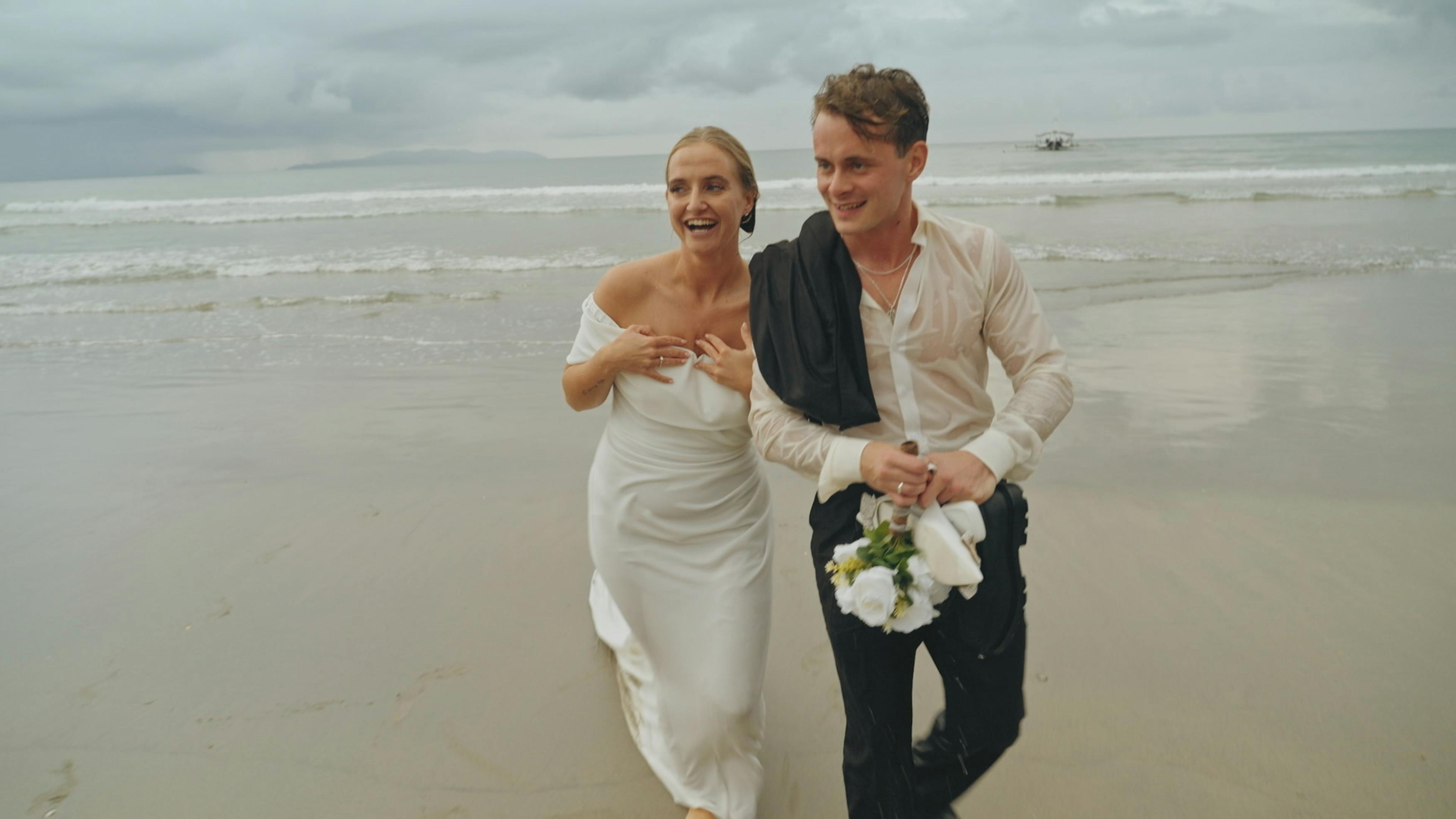 Emilia og Jacob er svømmet i land på deres øde bryllupsrejseø, og nu følger seerne dem i "Stranded on Honeymoon Island". De har mødtes en enkelt gang til en speeddate inden vielsen, hvor de ikke vidste, hvem de ville blive gift med.