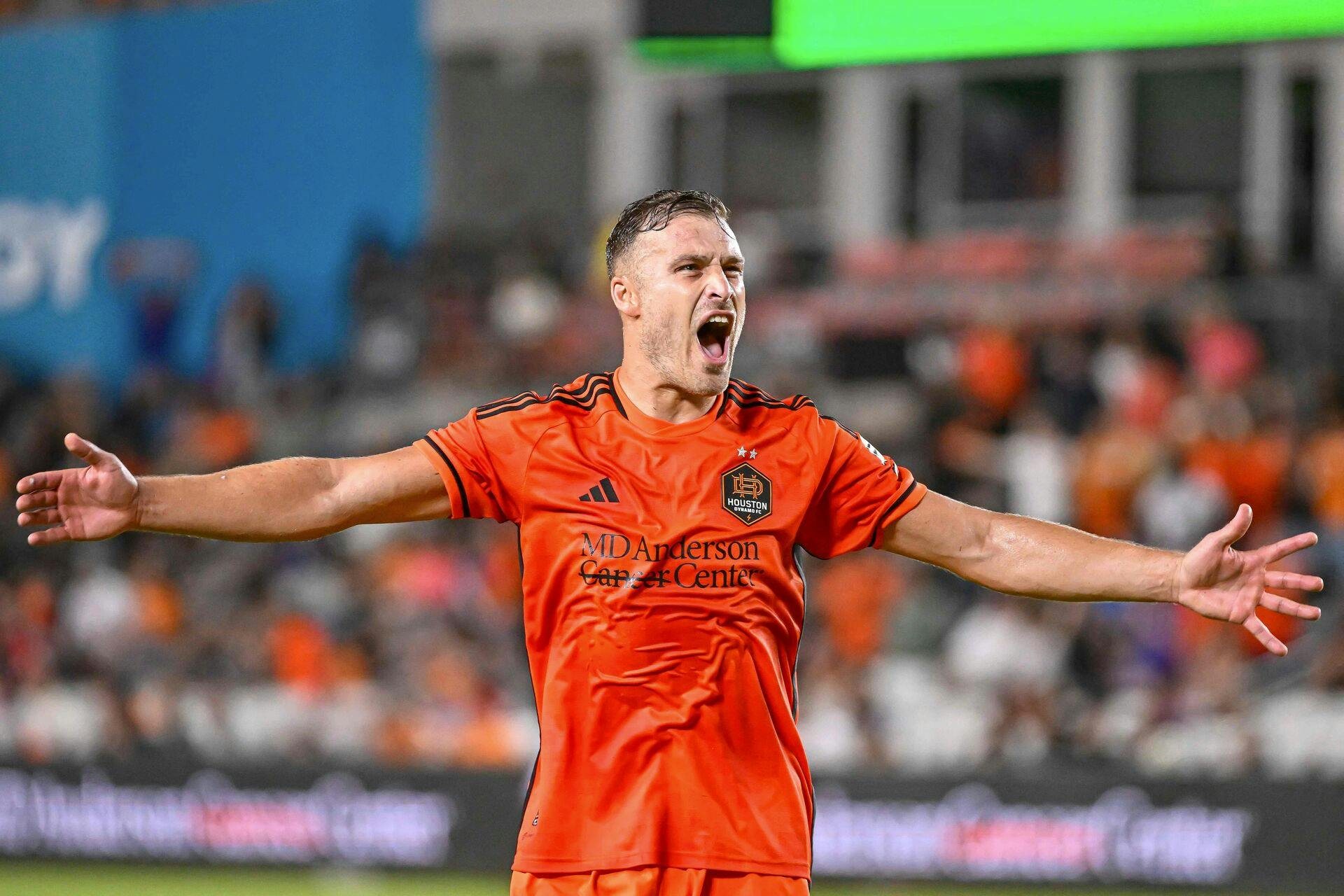 Erik Sviatchenko vender ikke hjem til Danmark inden for den nærmeste fremtid. Den tidligere FC Midtjylland-kaptajn har forlænget kontrakten med Houston Dynamo frem til udgangen af 2026.
