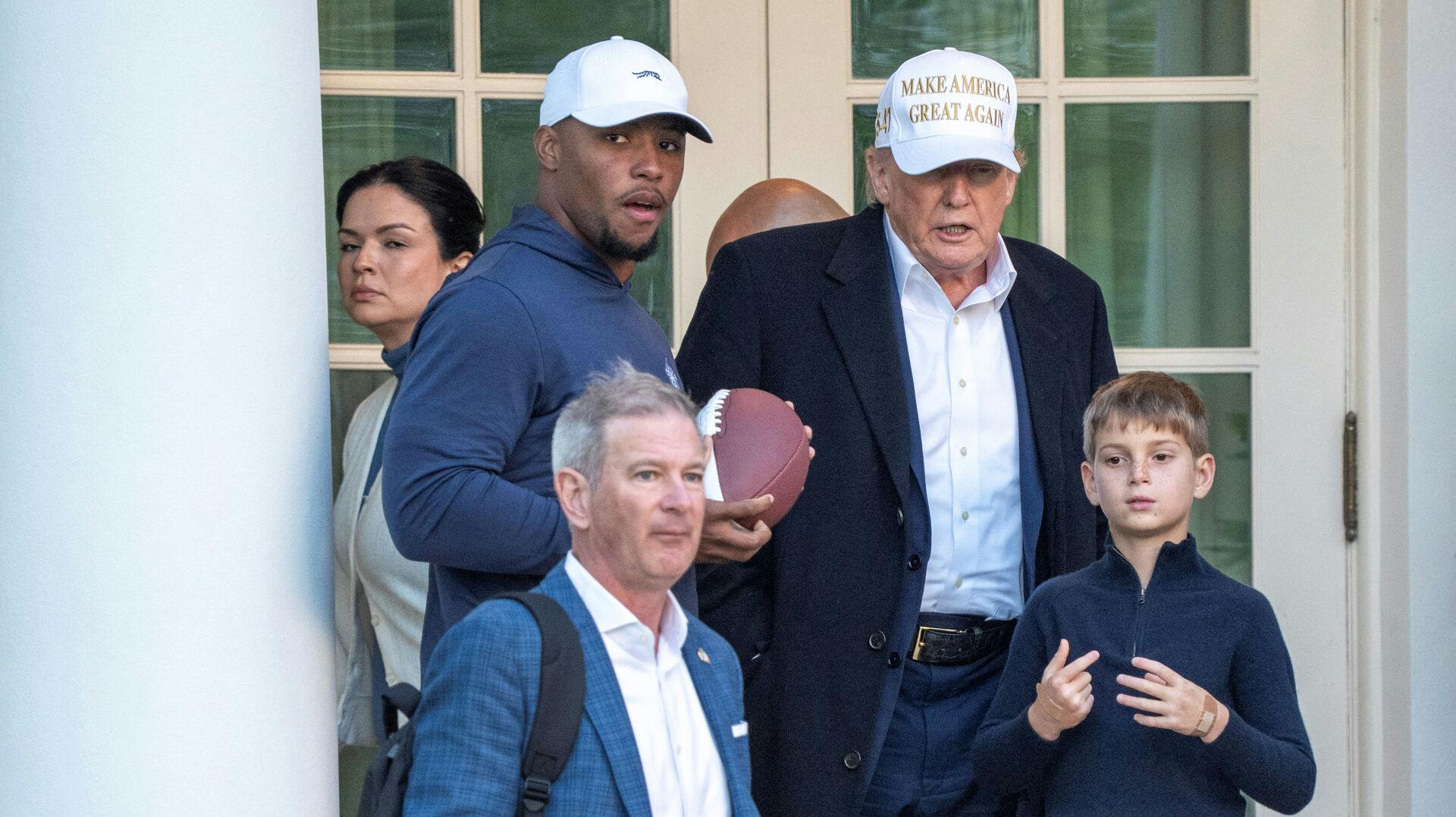 En stor del af Philadelphia Eagles' fans har set sig sure på holdets helt store stjerne, Saquon Barkley, efter han har valgt at tilbringe flere dage sammen med Donald Trump.