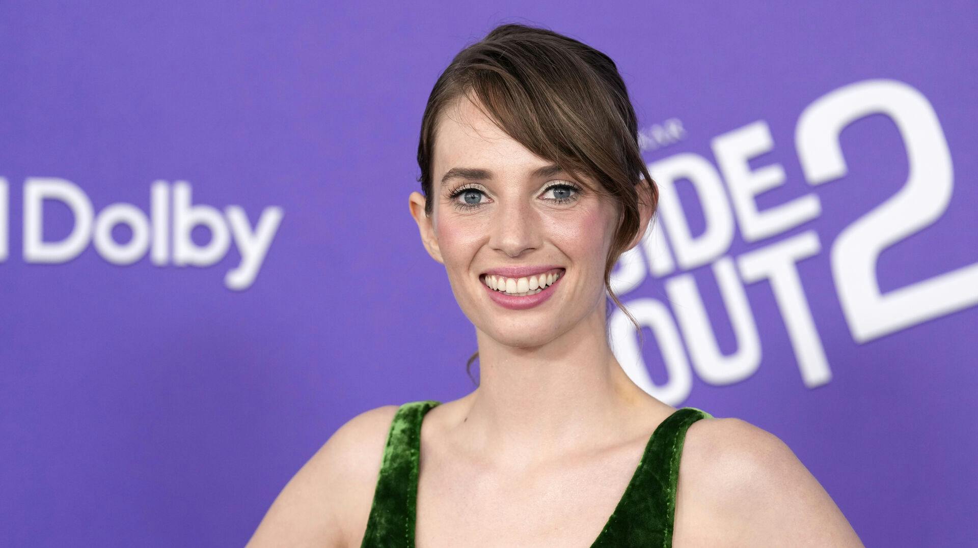 Er Maya Hawke blevet forlovet?