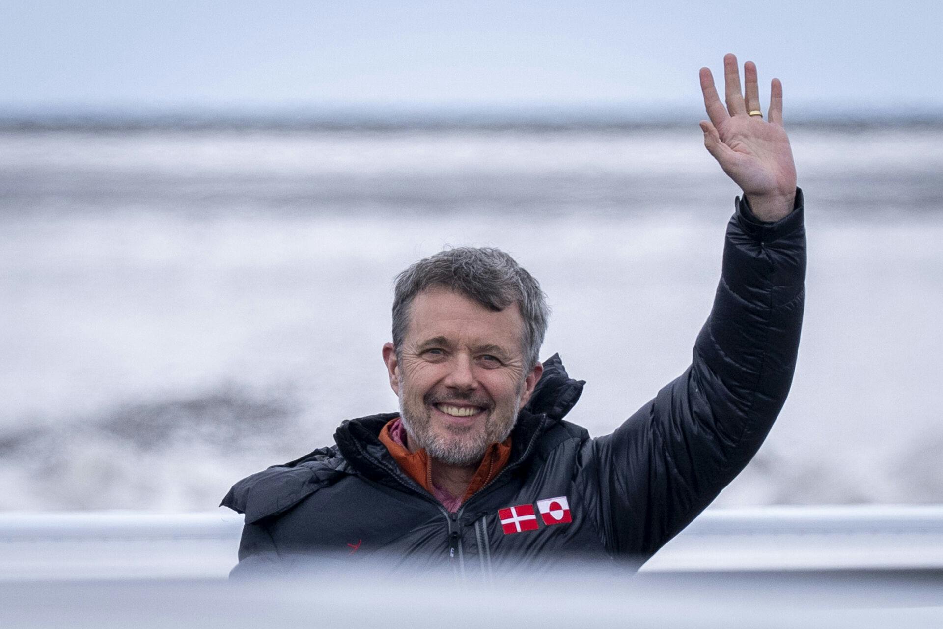 Kong Frederik X ankommer med forsvarets Challenger til Nuuk i Grønland tirsdag den 29. april 2025. Kongen rejser den 29.-30. april til Nuuk i Grønland. Besøget finder sted på et tidspunkt, hvor der er stærkt skærpet fokus på Grønland. Under besøget skal kongen blandt andet mødes med lokale, sejle på fjorden og spise middag med den nye grønlandske regering. (Foto: Ida Marie Odgaard/Ritzau Scanpix)