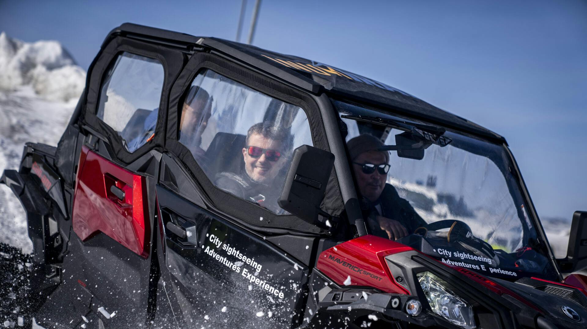 Det var en glad konge, der onsdag var på jagt på Grønland. En køretur i en UTV blev det også til.