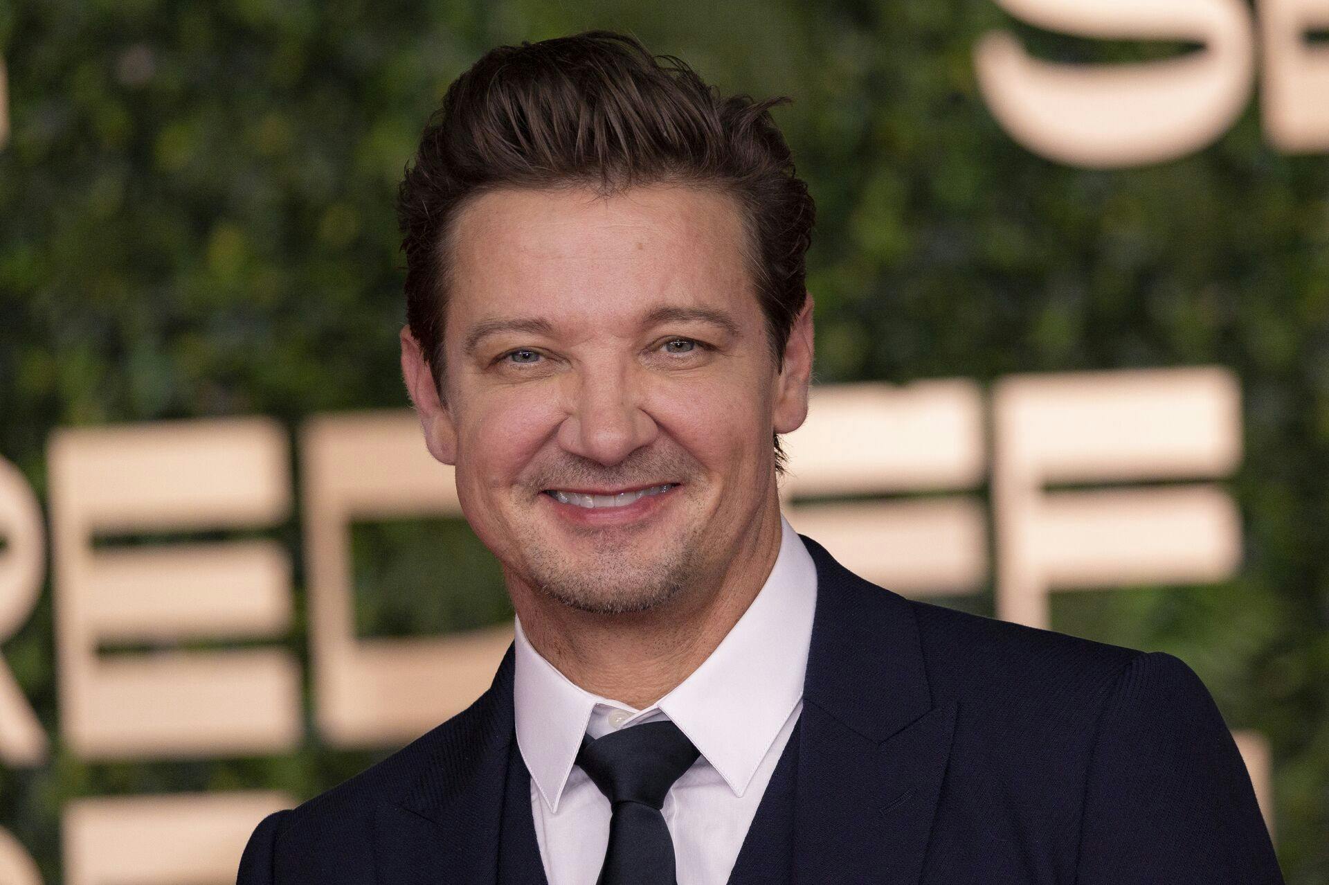 I en ny bog ser Jeremy Renner nu tilbage på skrækulykken, som fandt sted nytårsdag 2023. Her skriver Renner, at han ved, at han døde, og blev bragt tilbage til livet.