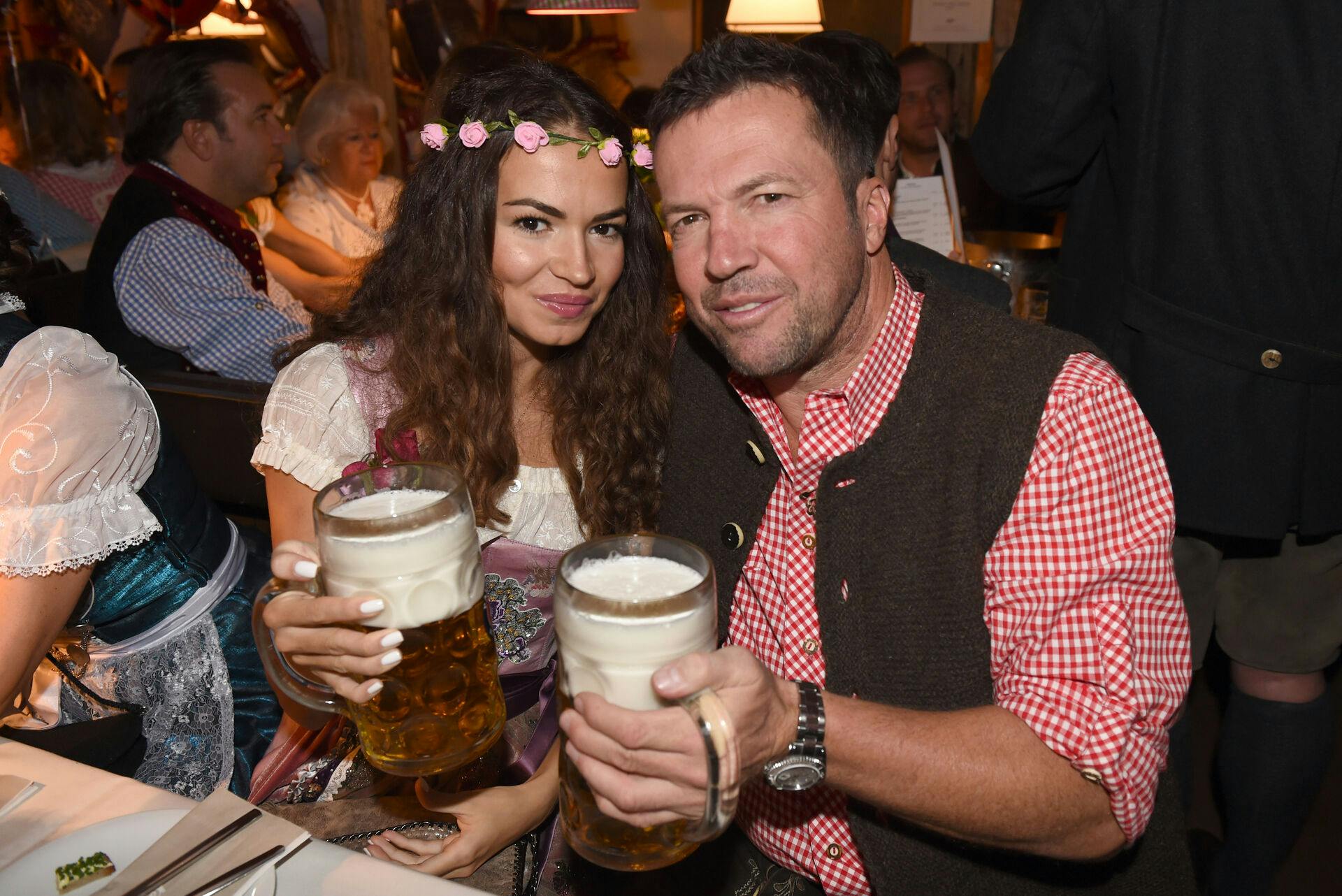 Her ses Lothar Matthäus i selskab med sin femte ekskone.