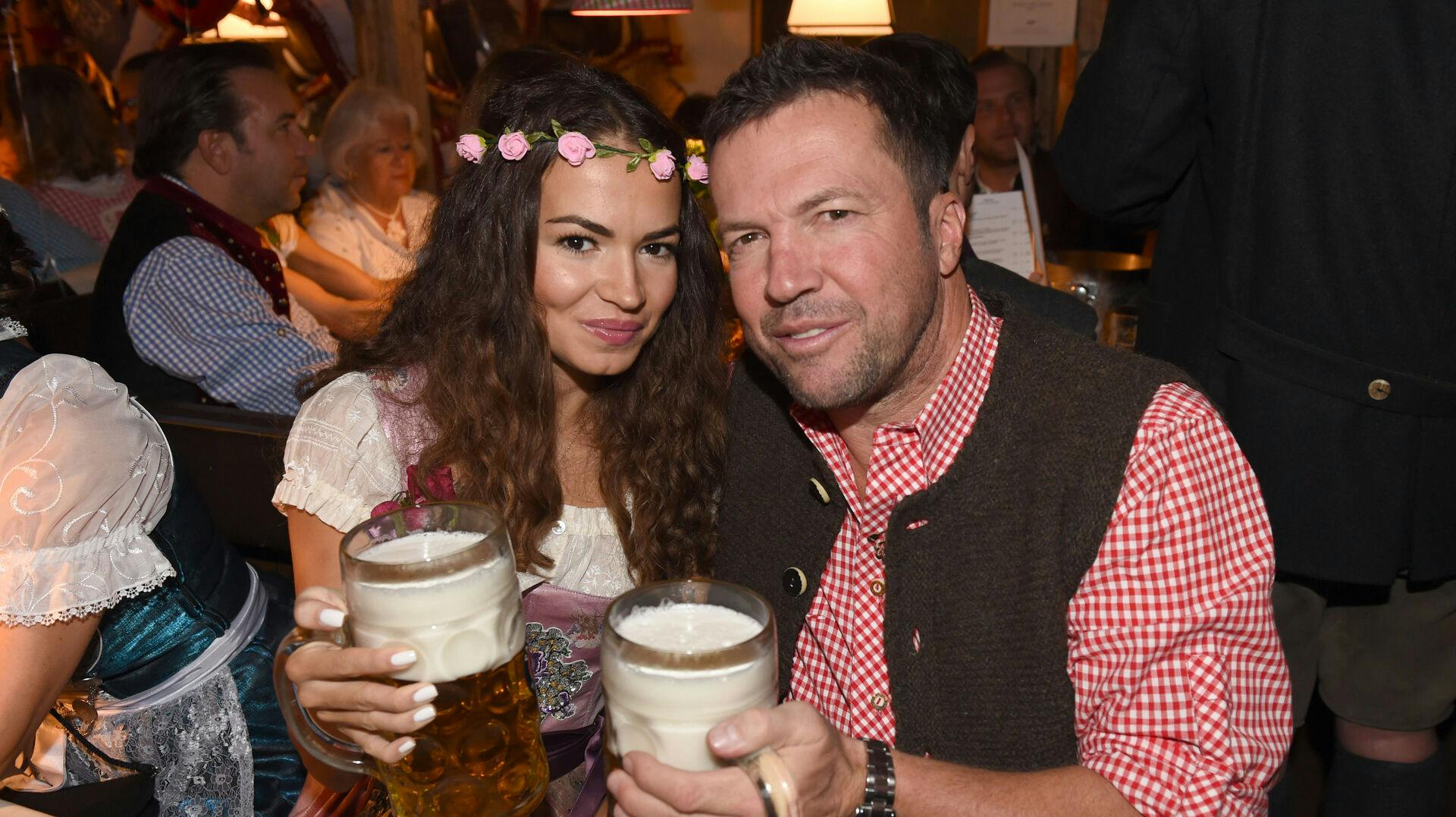 Her ses Lothar Matthäus i selskab med sin femte ekskone.