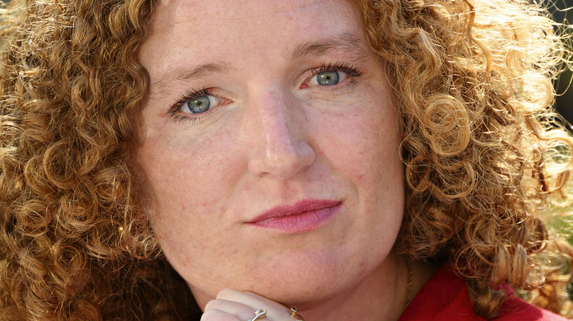 Rosa Lund (EL) har været på dates med mænd, der var 10 år yngre end hende selv.