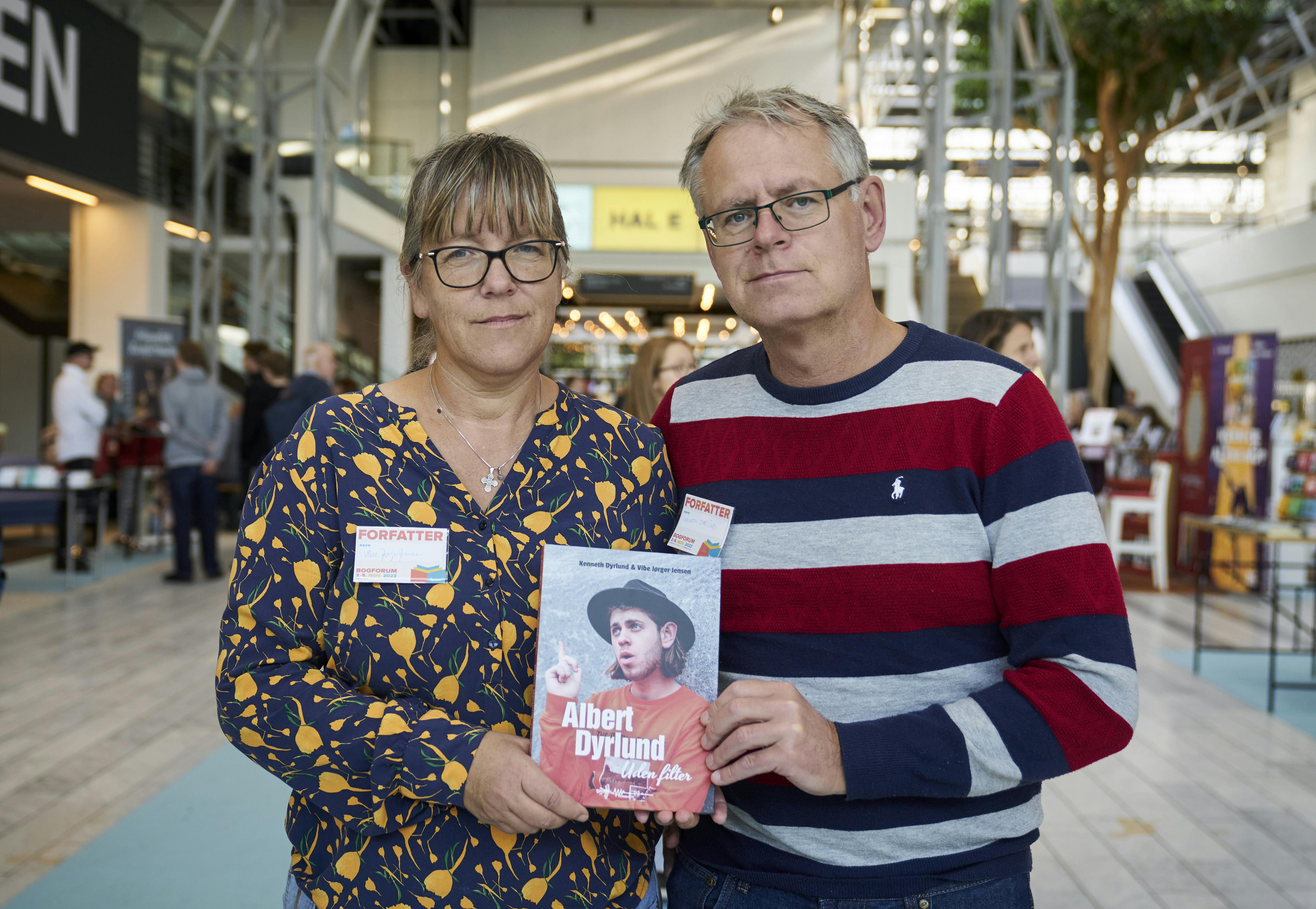 Vibe Jørger Jensen og Kenneth Dyrlund udgav i 2023 bogen "Albert Dyrlund - uden filter" og deres afdøde søn.