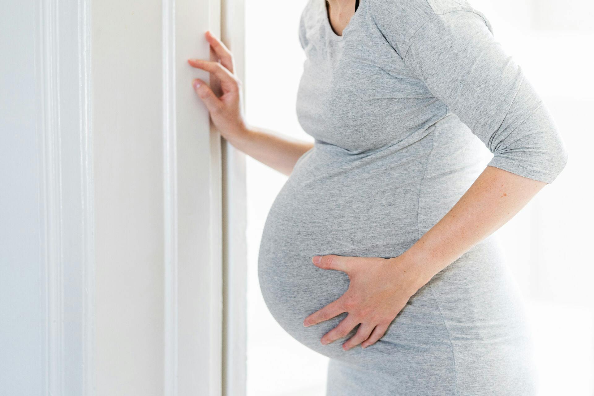 Influencerens søster var gravid, da hun blev udsat for vold af sin egen bror.