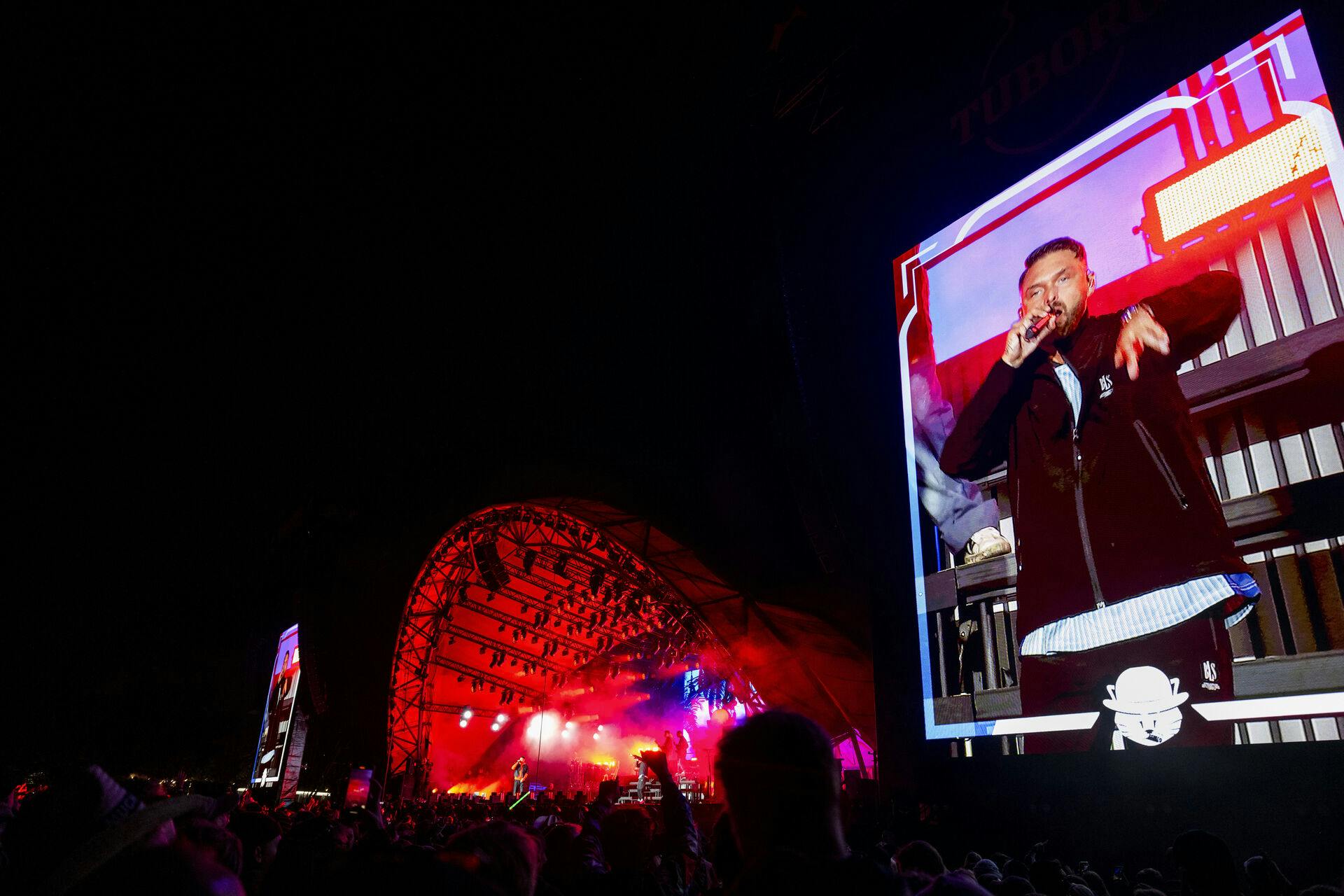 Den danske rapper Gilli spiller koncert på Orange Scene under Roskilde Festival. Fredag den 5. juli 2024.