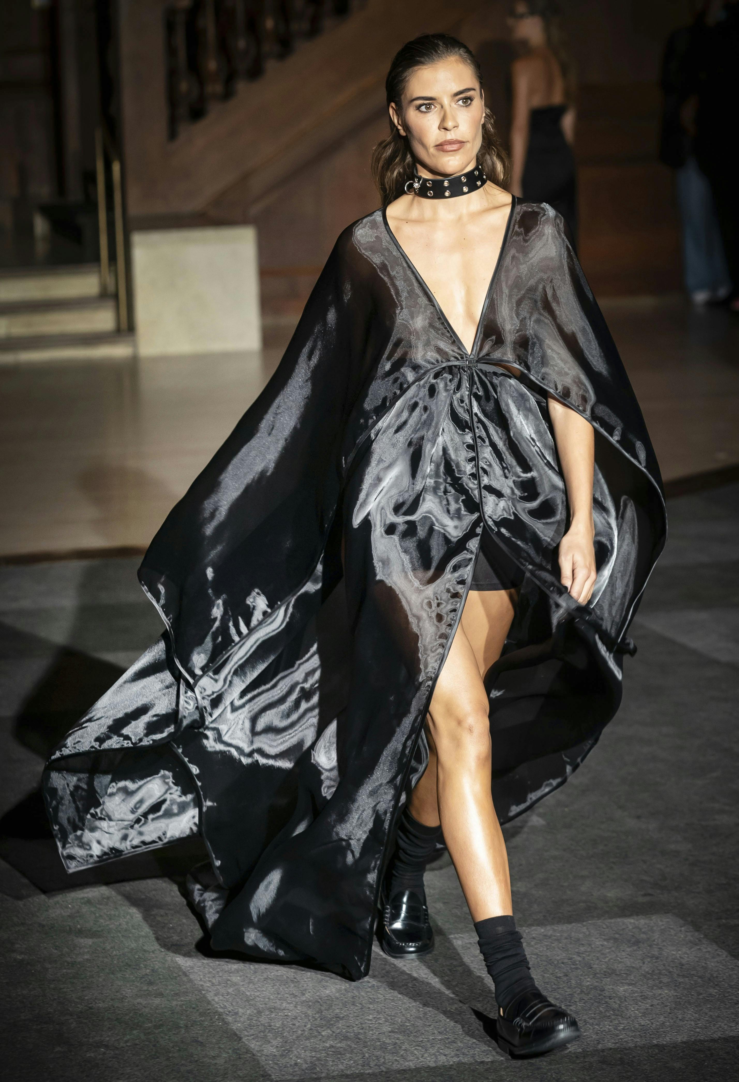 Philine Roepstorff på catwalken for Søren Le Schmidt i 2023.