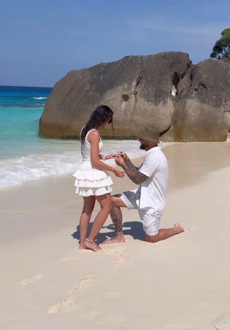 Sylvester Winther og Nadia blev forlovet i Thailand - og, hvis alt går efter planen, gift på Zanzibar.